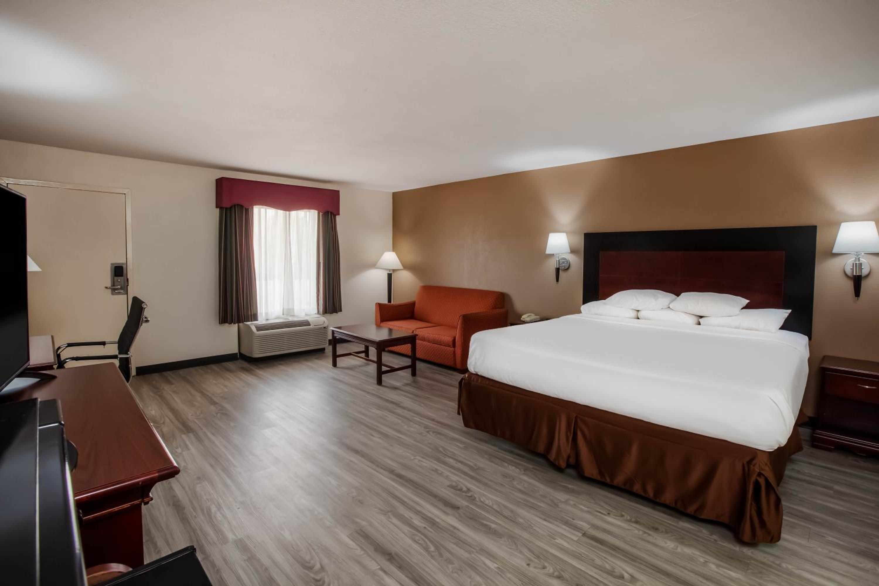 Deluxe King Room - Non-Smoking - Photo 4