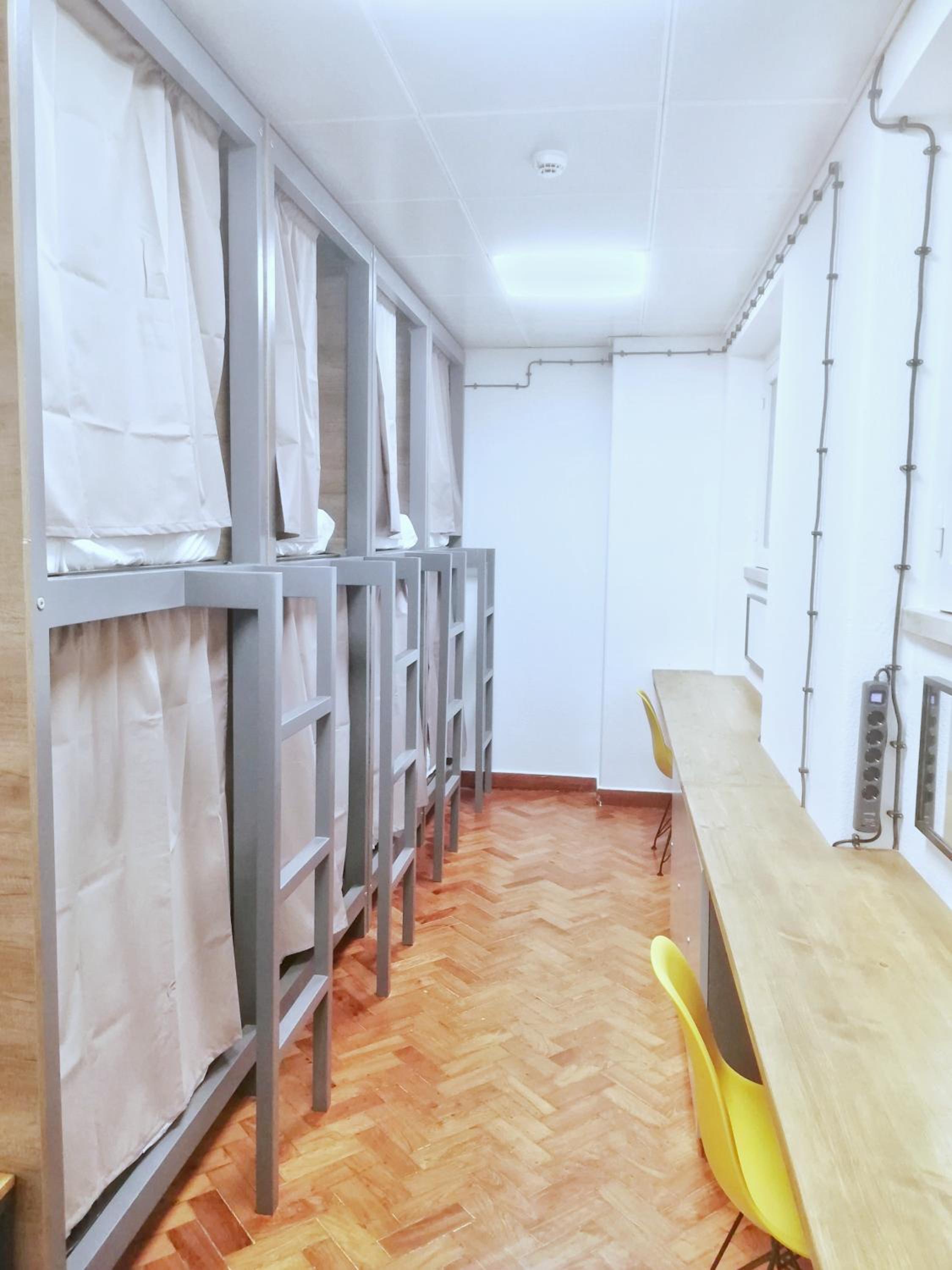 Bed in 8-Bed Dormitory Room photo 1