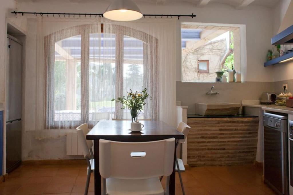 Five-Bedroom House photo 2