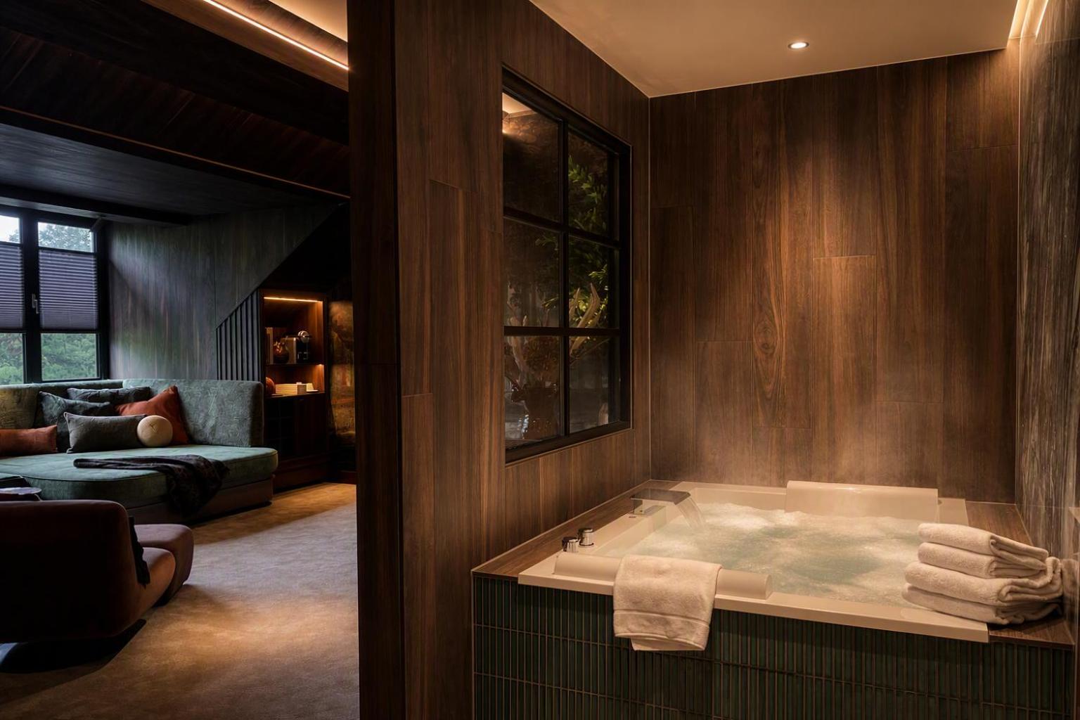 Suite with Spa Bath