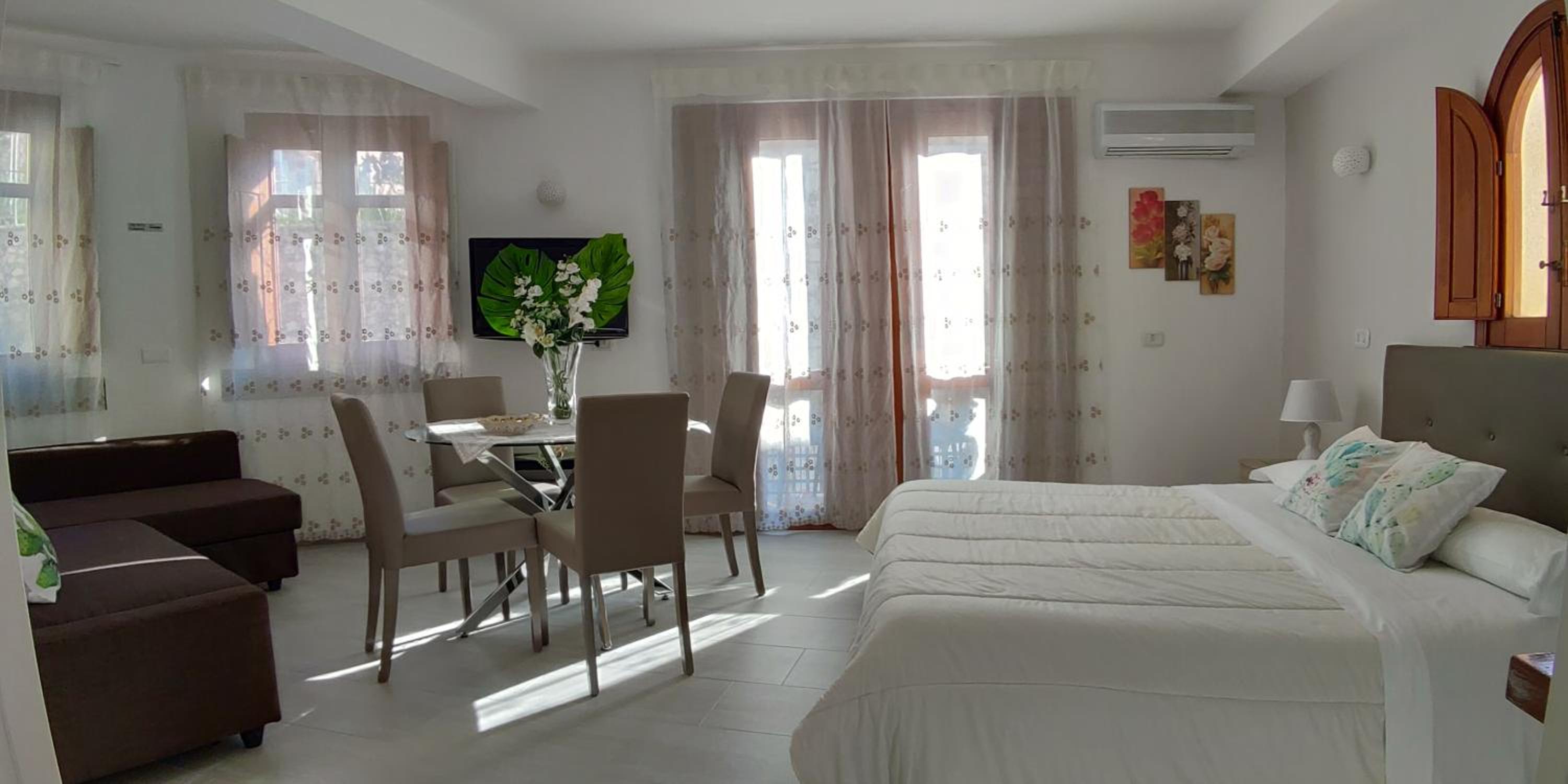 Appartamento con una camera con balcone