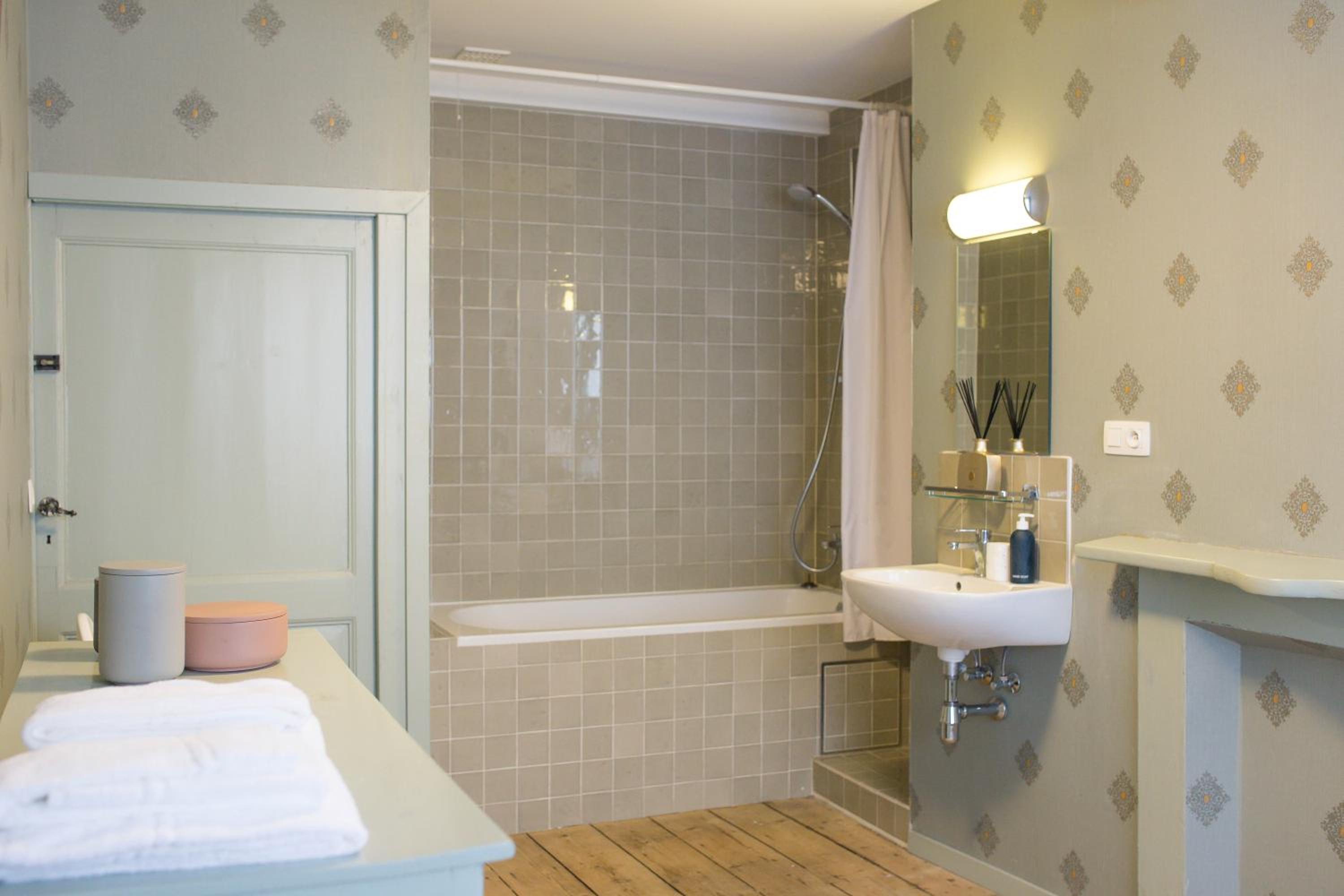Studio Apartment - Photo 3