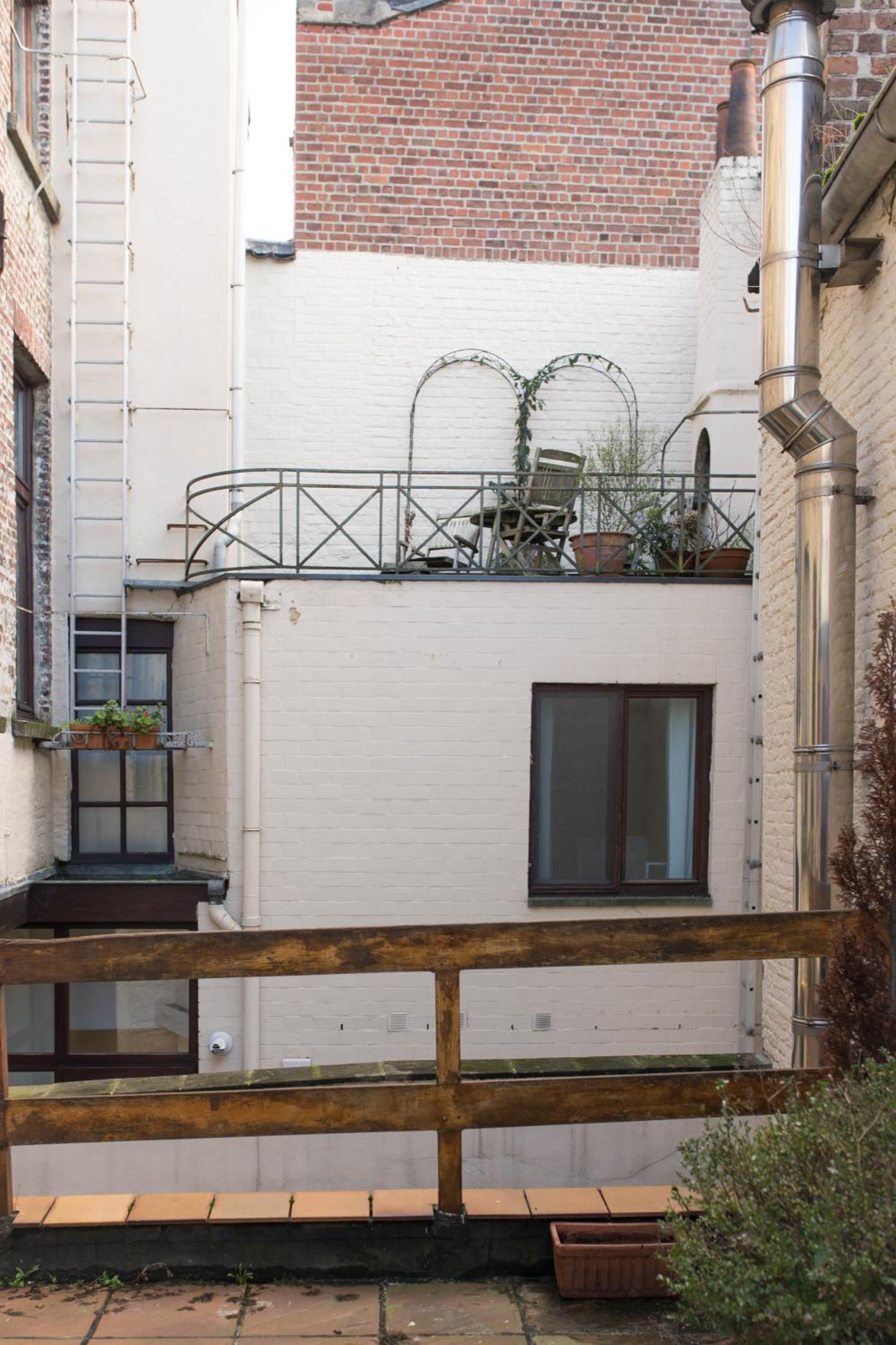 Studio Apartment - Photo 10