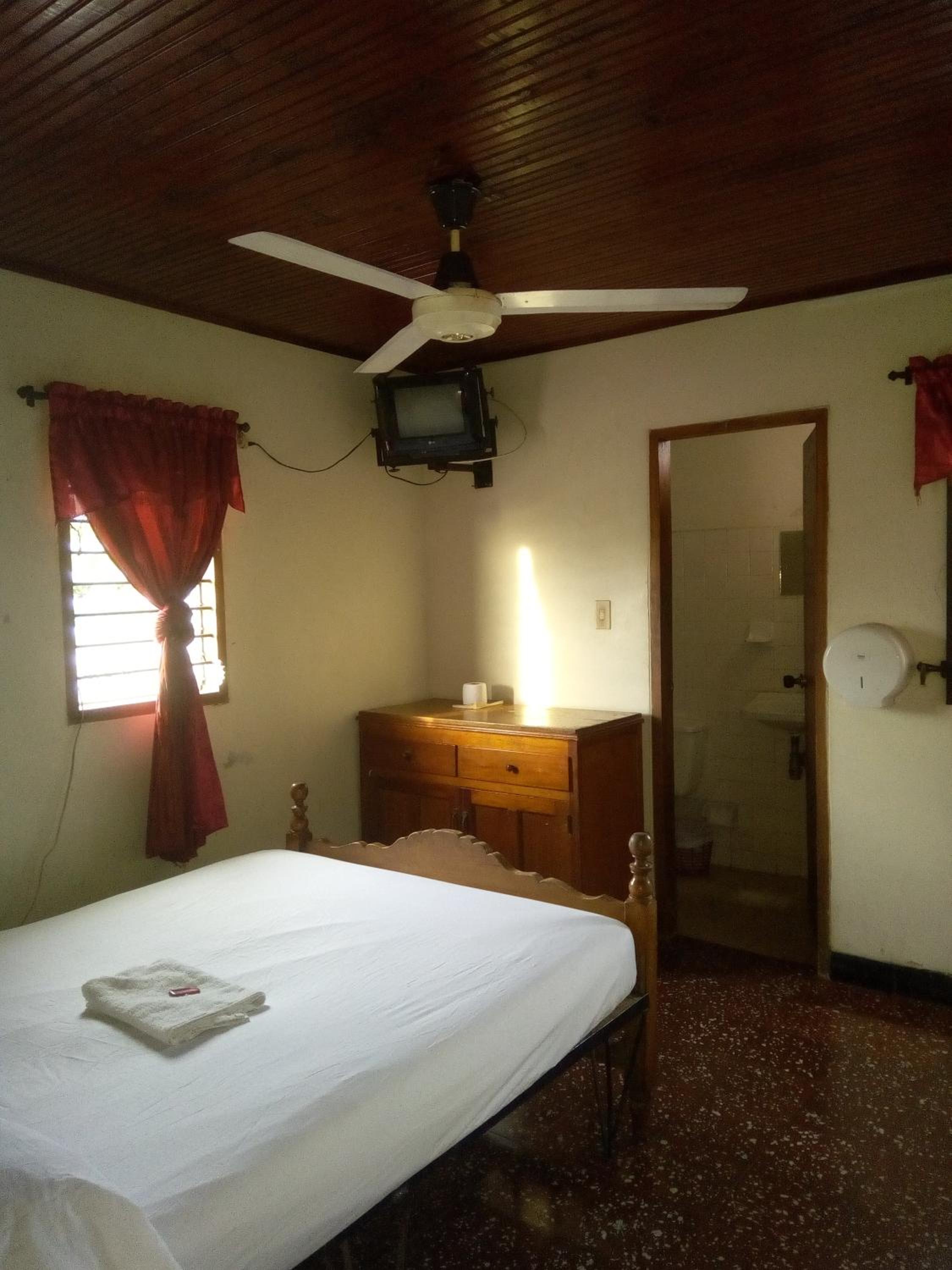 Standard Double Room with Fan - Photo 3