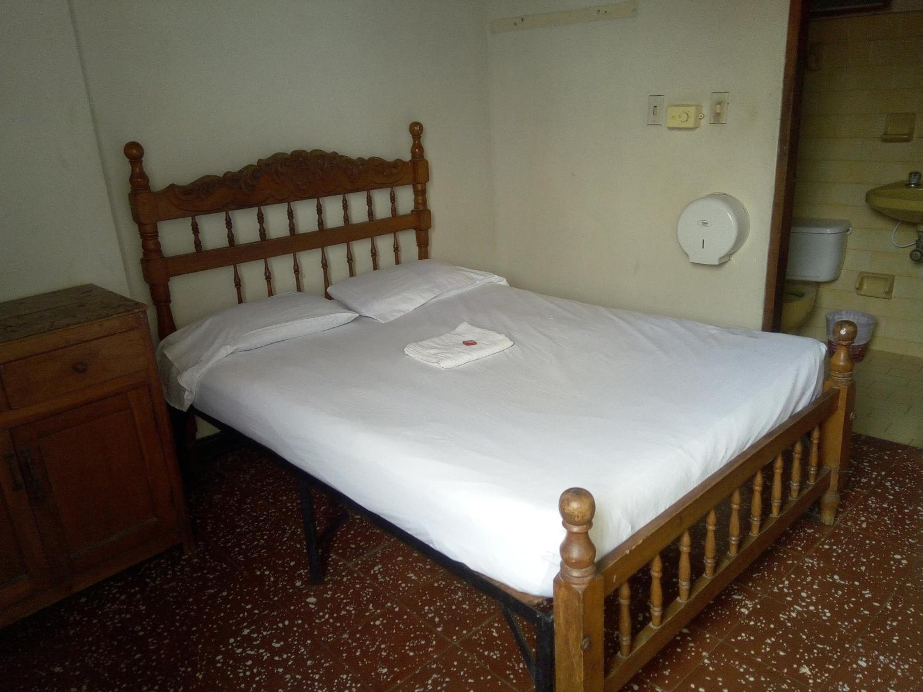 Standard Double Room with Fan - Photo 10