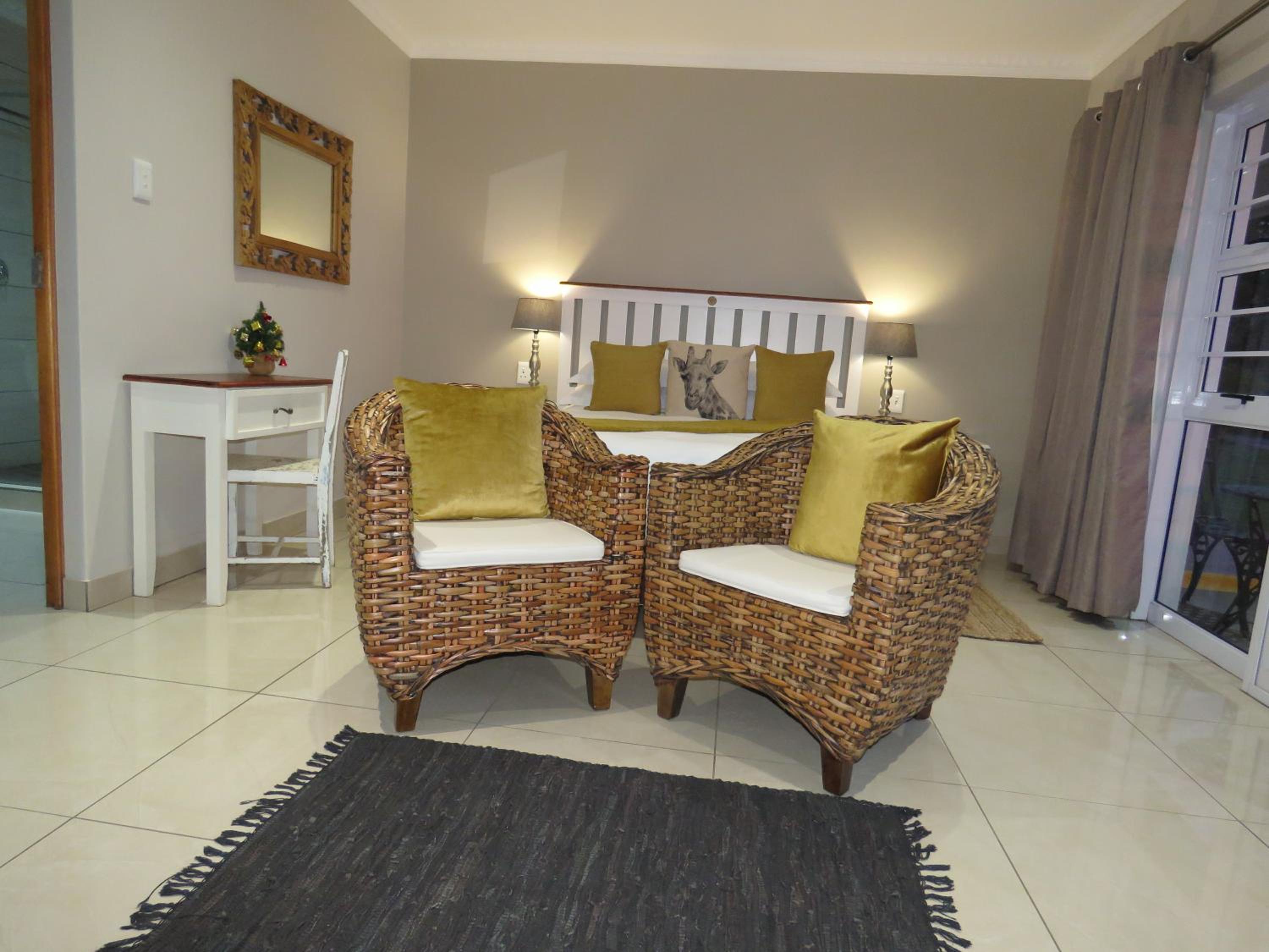 Queen Room - Photo 13