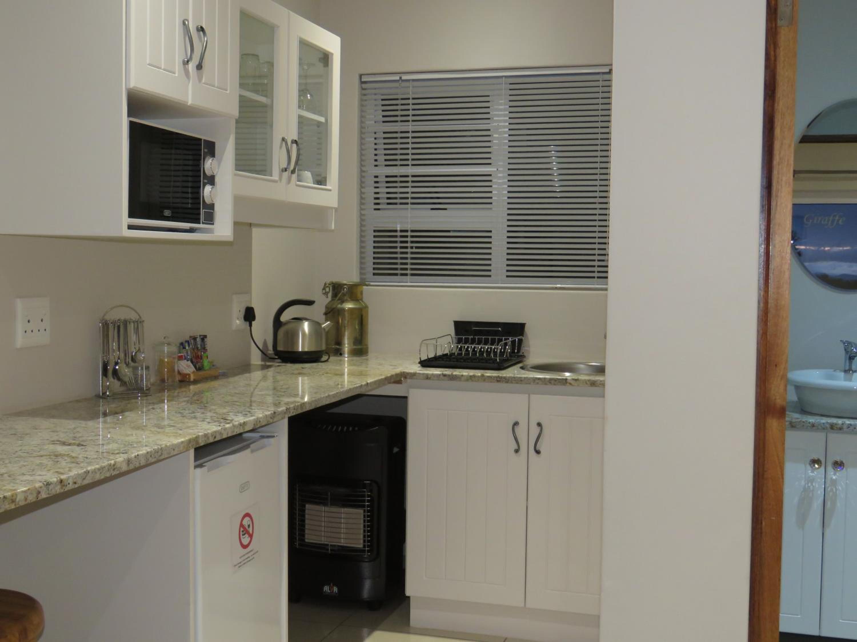 Queen Room - Photo 16