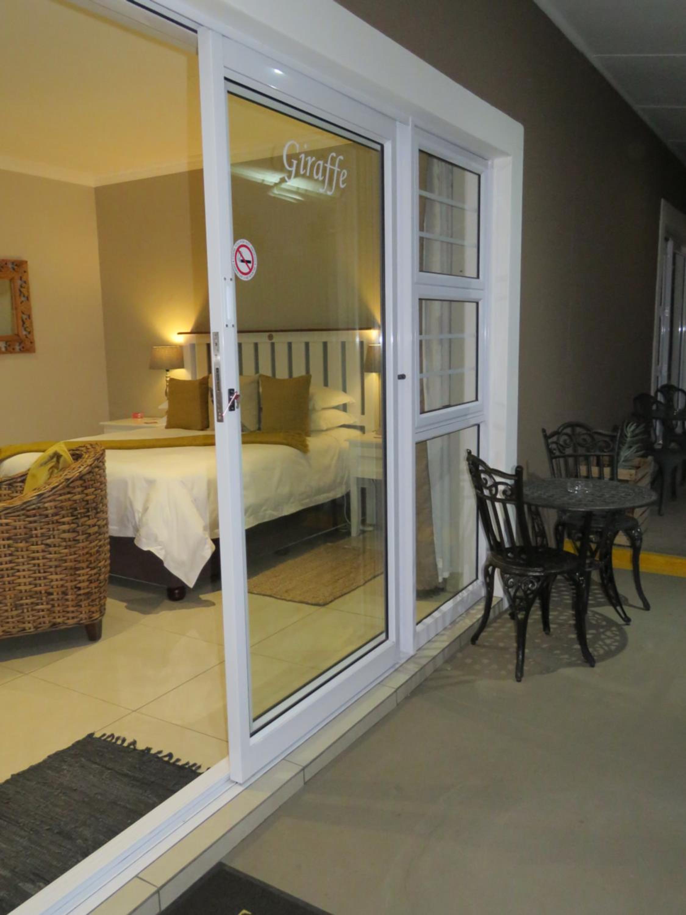 Queen Room - Photo 9