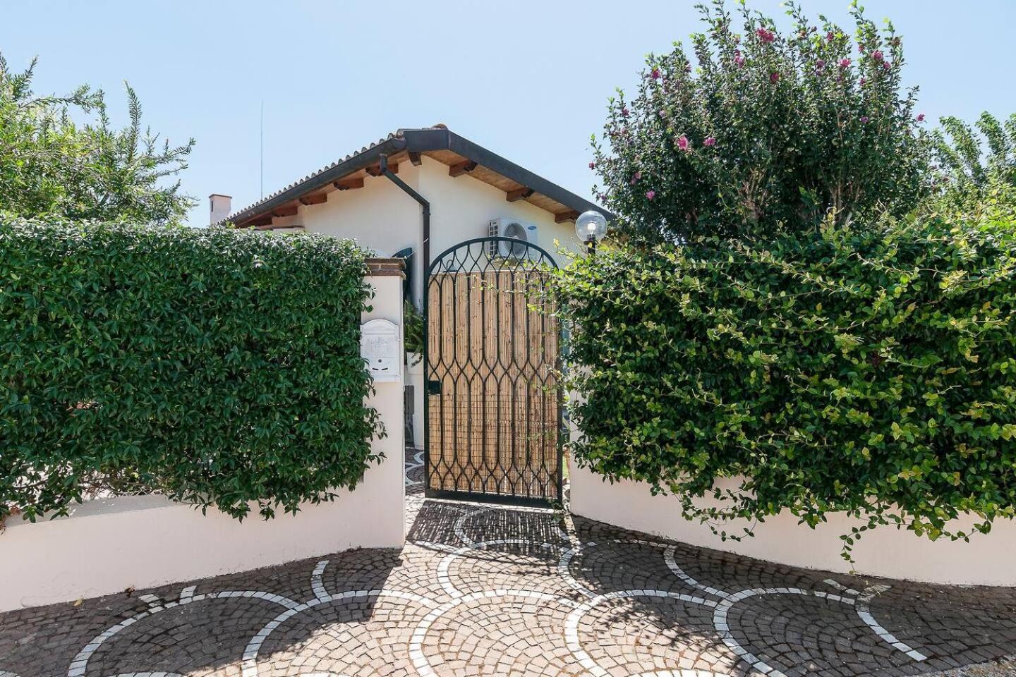 Three-Bedroom Villa photo 2