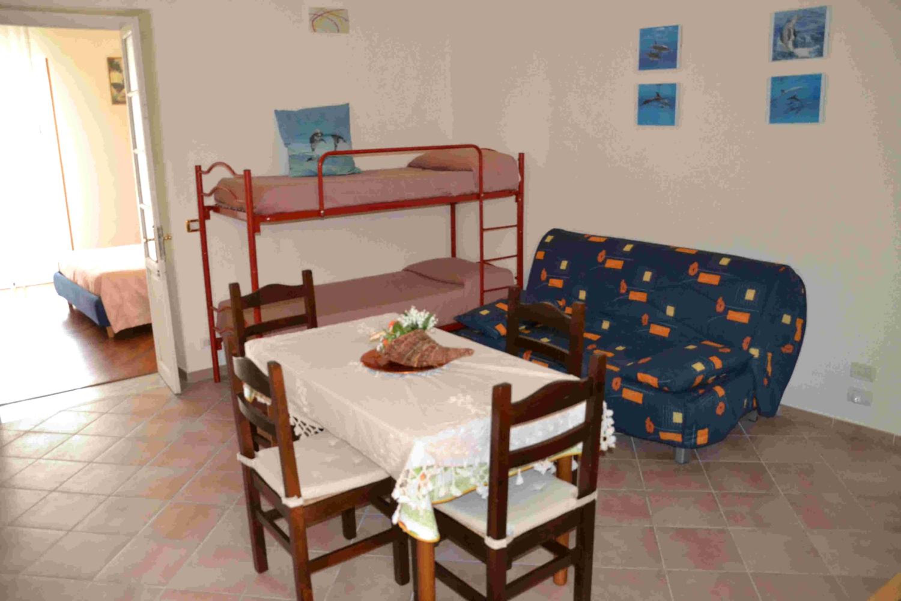 One-Bedroom Apartment photo 1