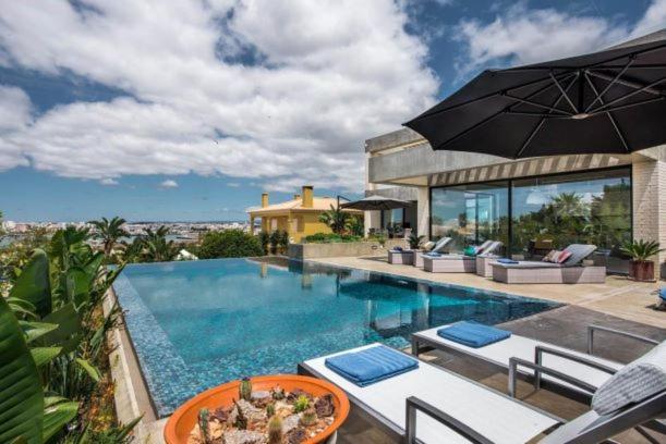 Villa photo 2