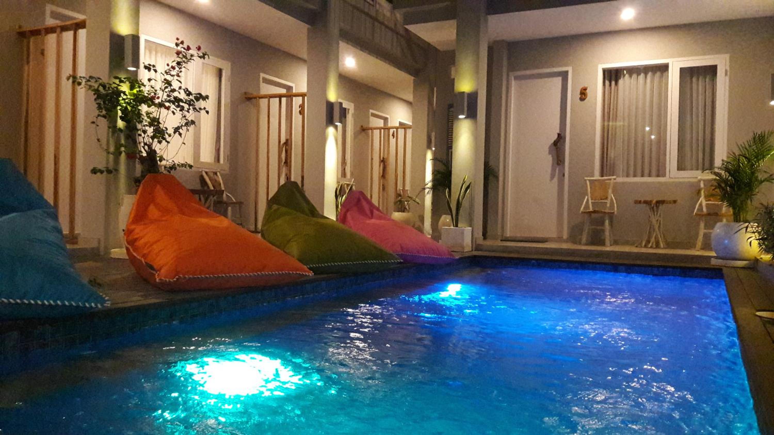 King Room with Pool View - Photo 17