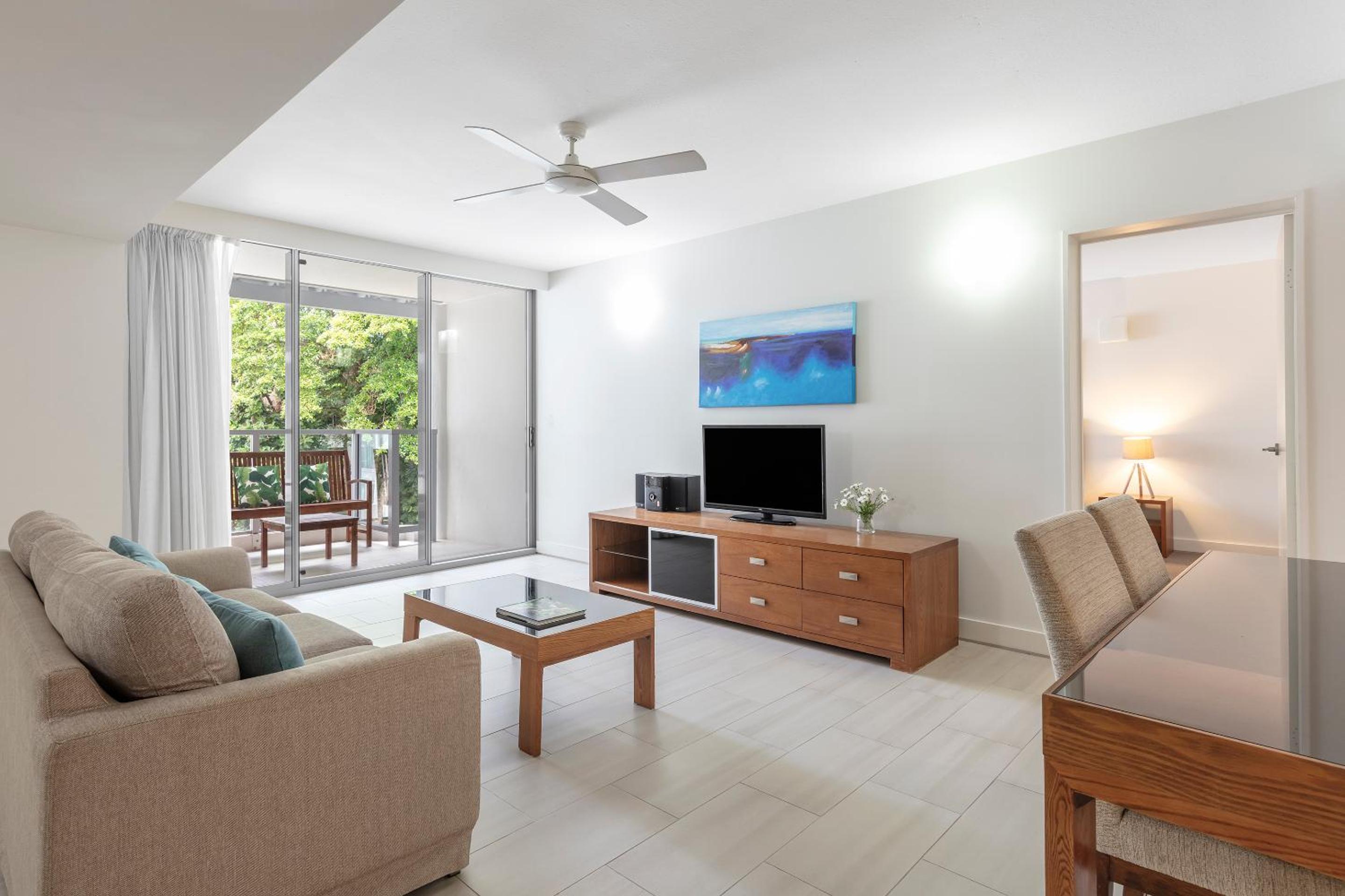 Two-Bedroom Executive Apartment - Photo 4