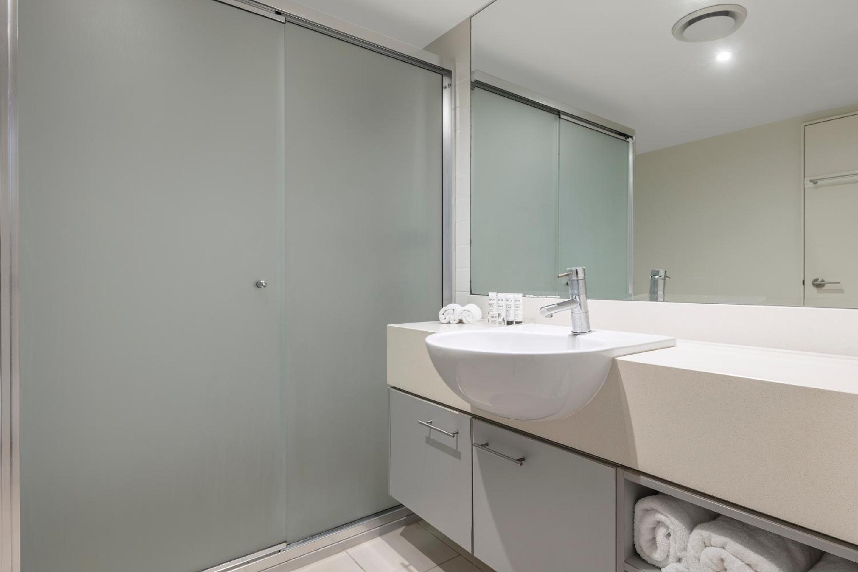 Two-Bedroom Executive Apartment - Photo 6