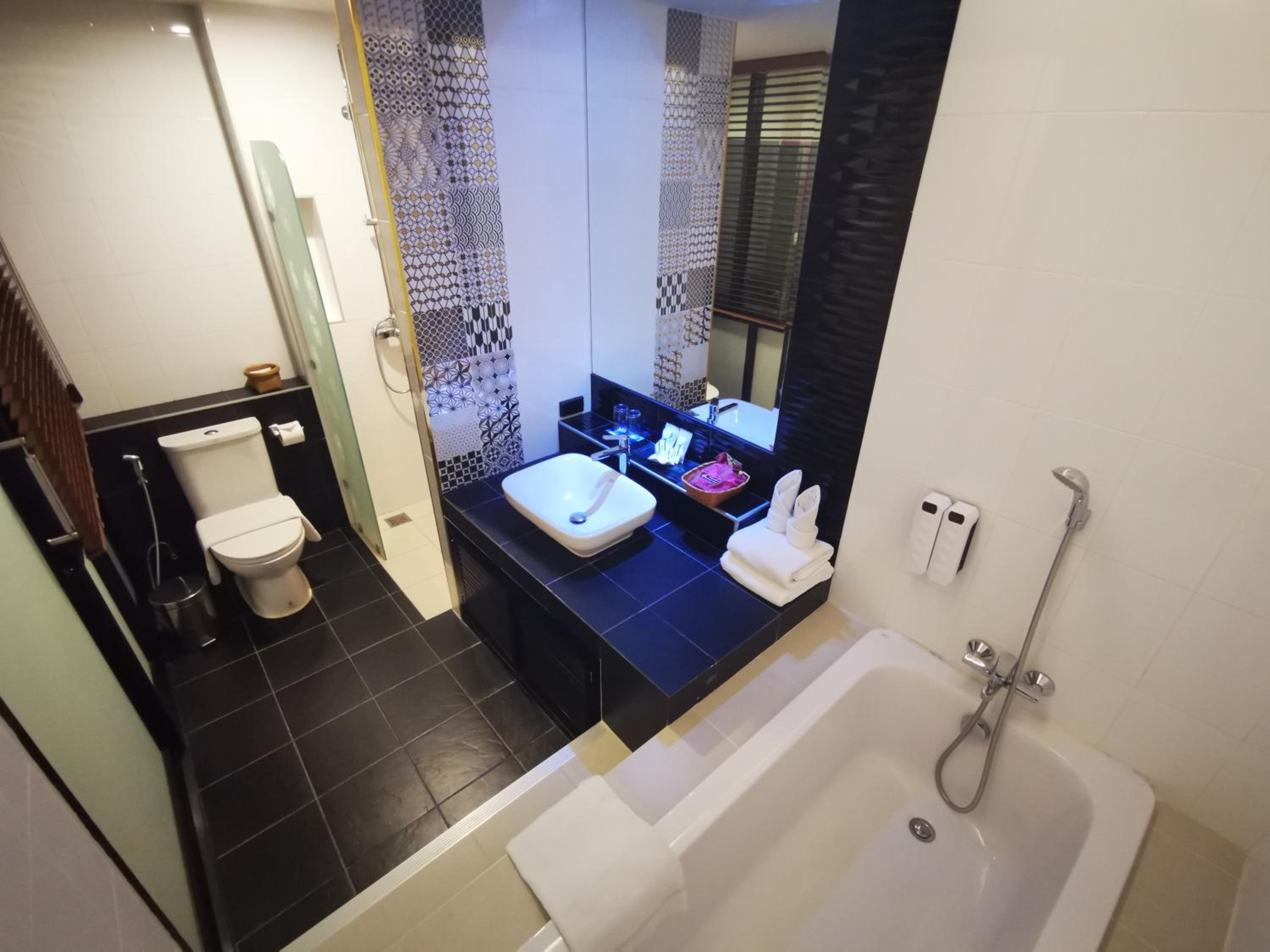 Suite with Hot Tub photo 2