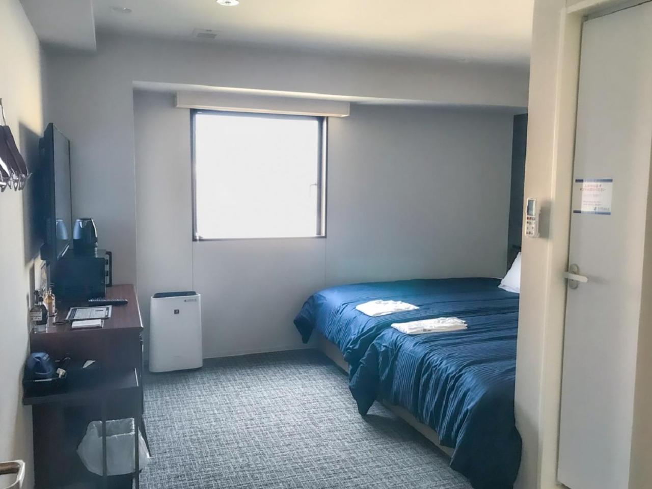 Twin Room - Non-Smoking - Photo 2