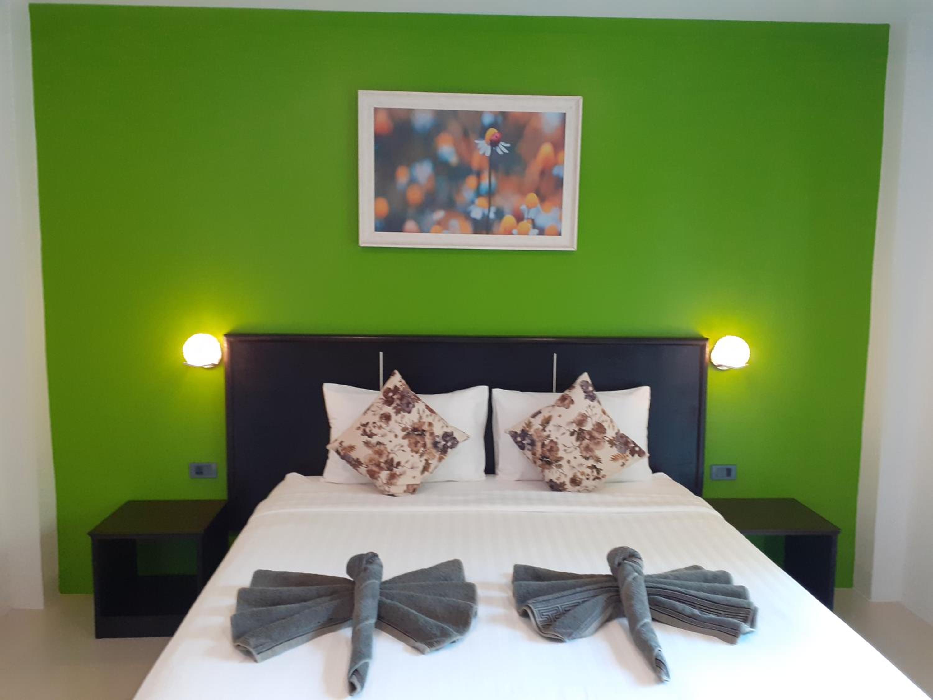 Deluxe Double Room with Balcony - Photo 10