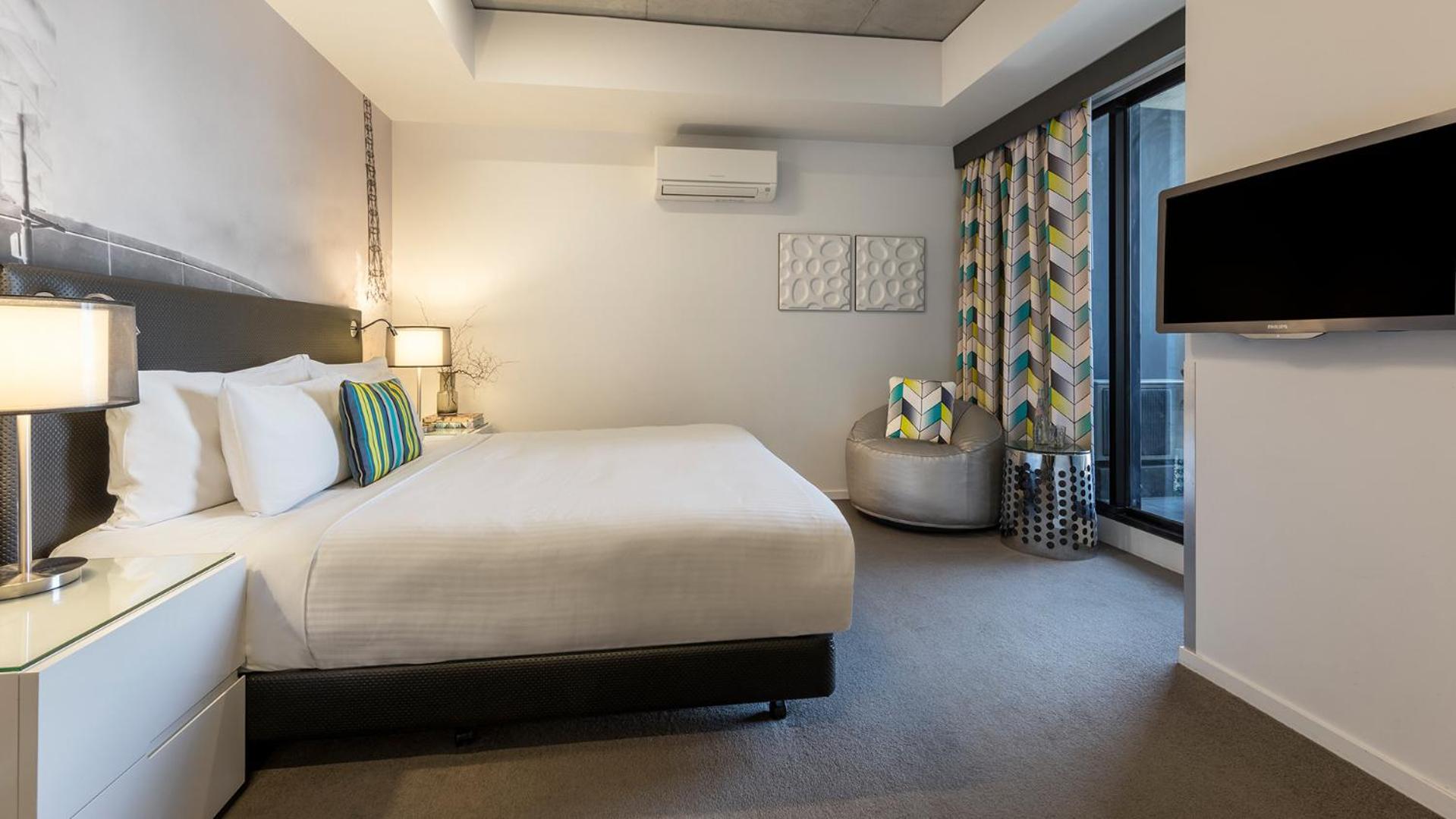 Studio Apartment with View & Balcony thumbnail 5