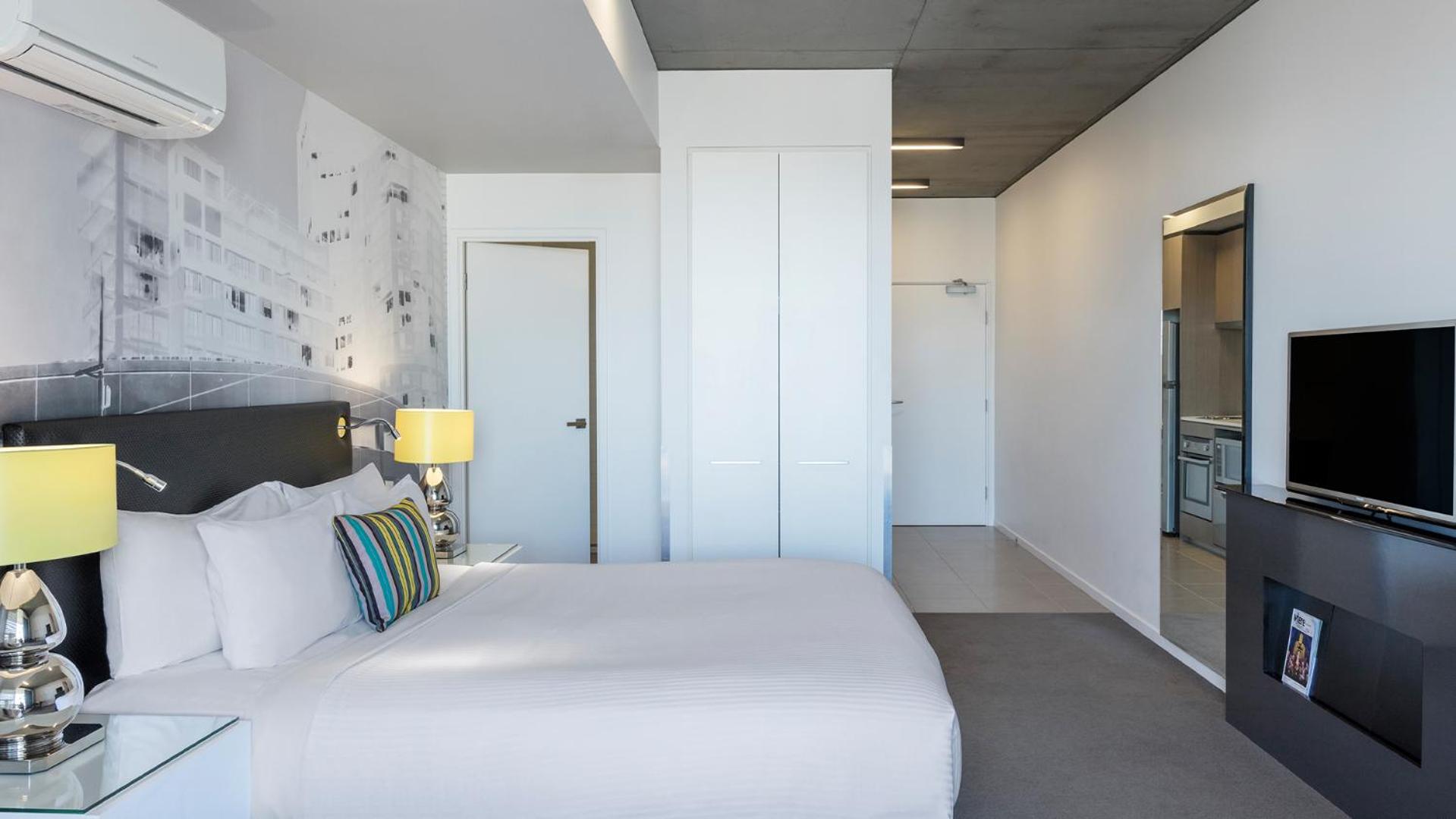 Studio Apartment with Park View & Balcony