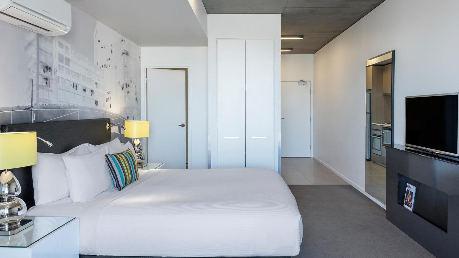 Deluxe Studio Apartment with Park View & Balcony