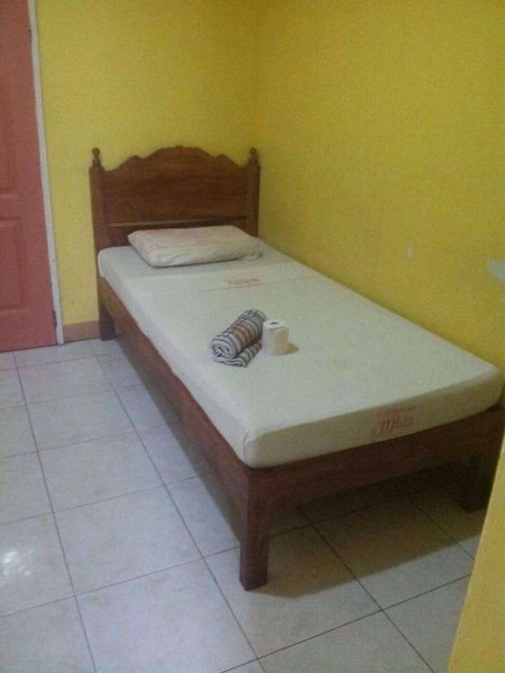 Single Room with Bathroom photo 3