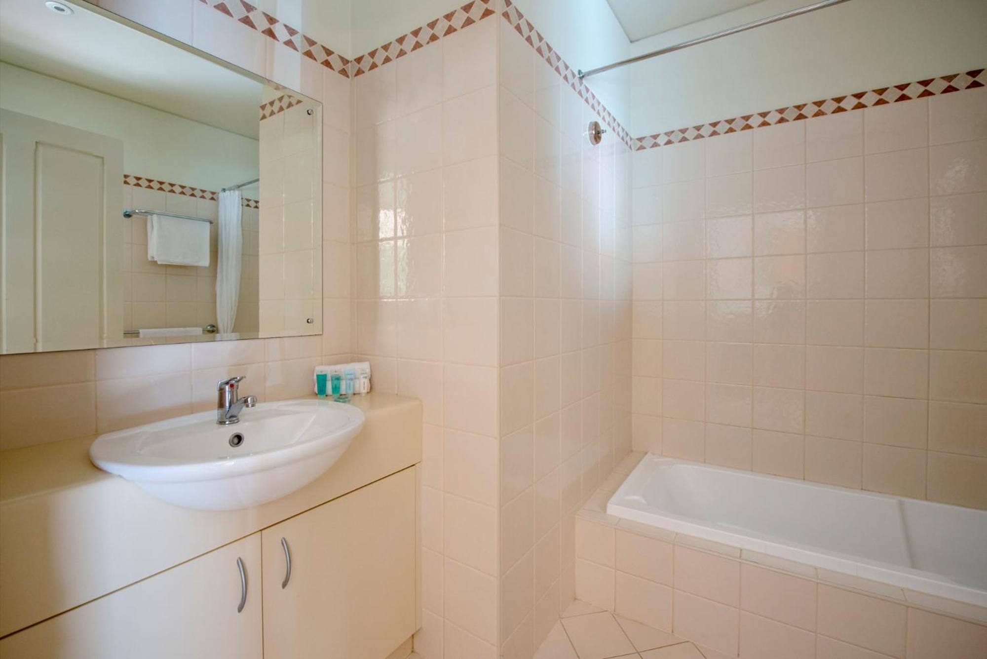 Resort Room - Photo 2