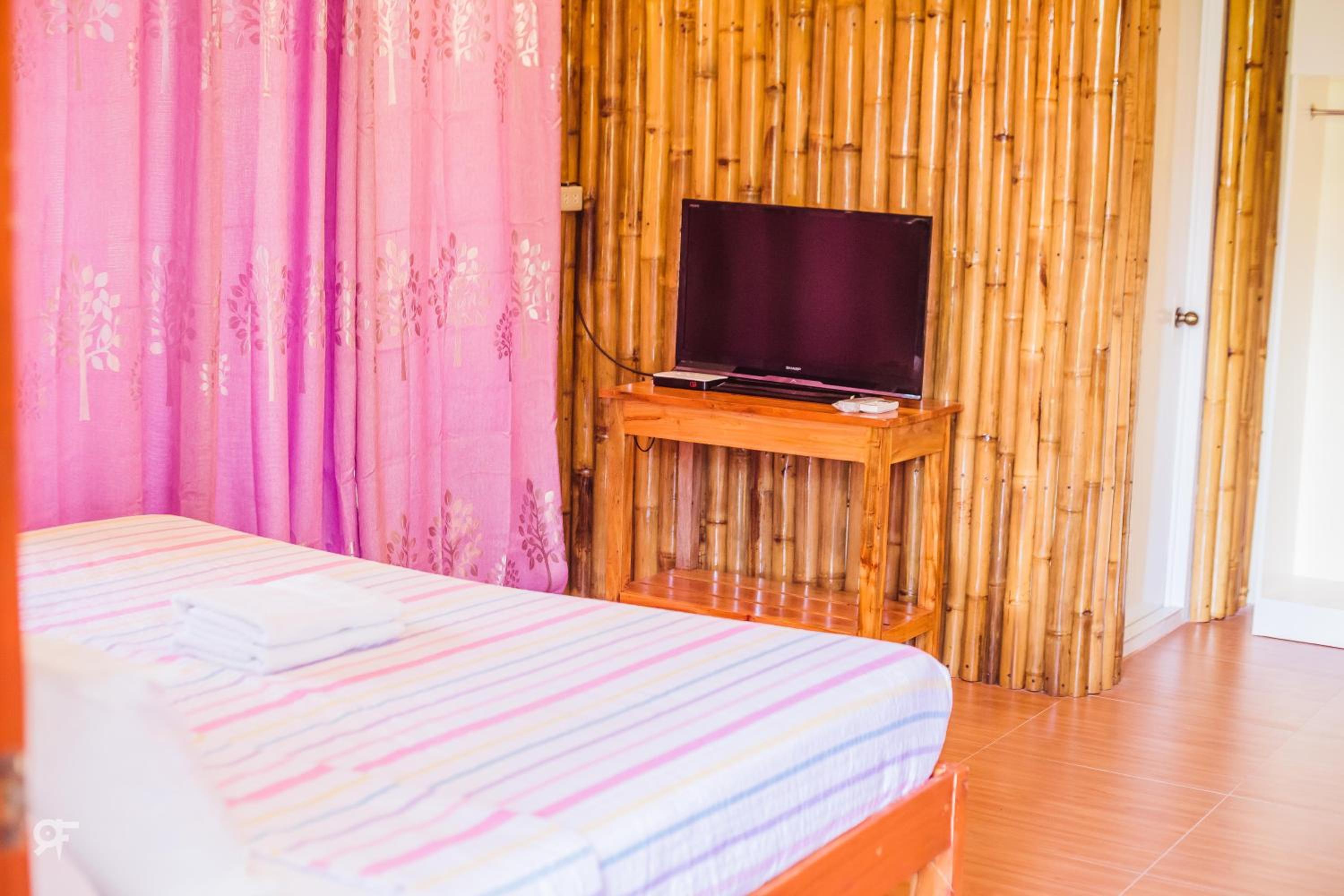 Deluxe Double Room with Balcony - Photo 5