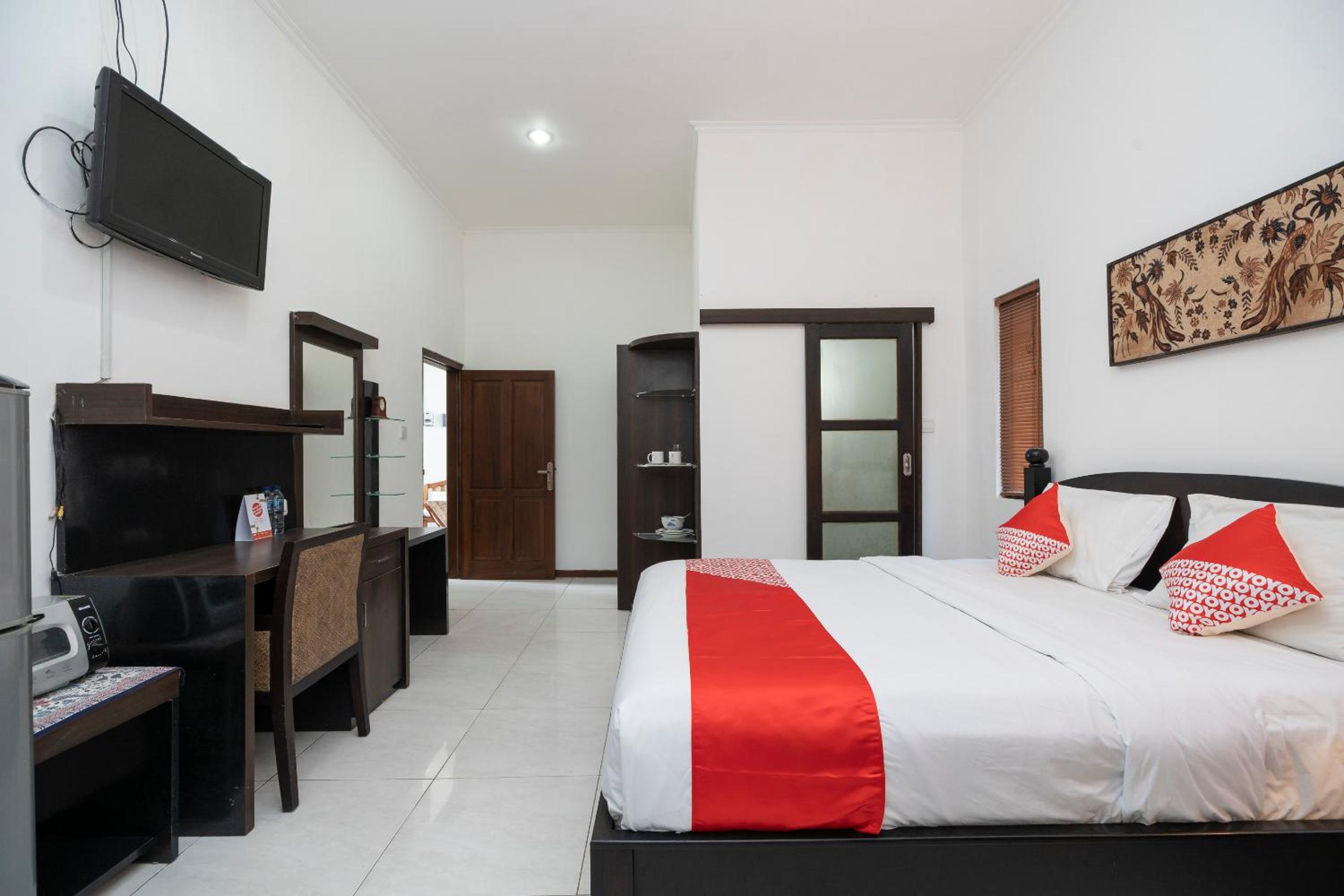 Deluxe Double Room - Photo 12
