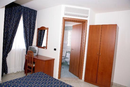 Double or Twin Room photo 2