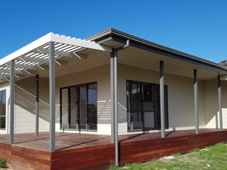 Three-Bedroom House photo 2