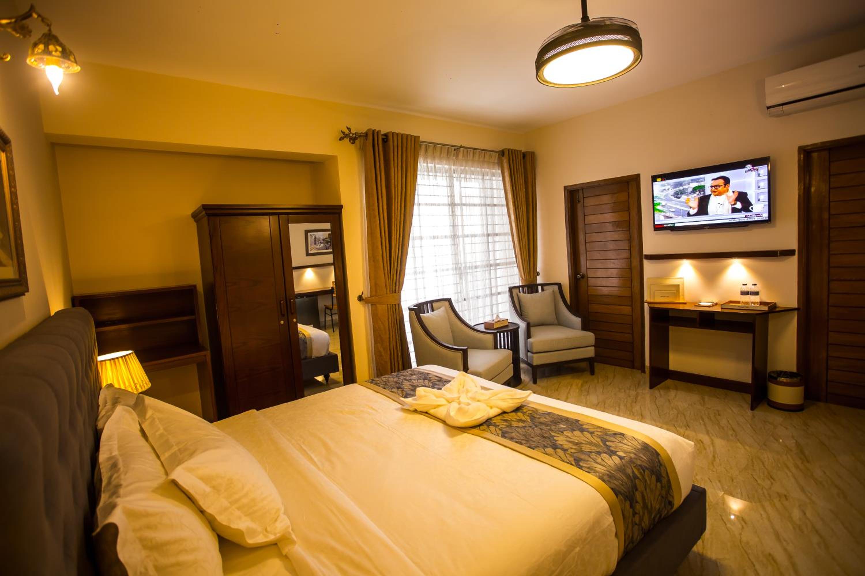 King Room with Balcony photo 2