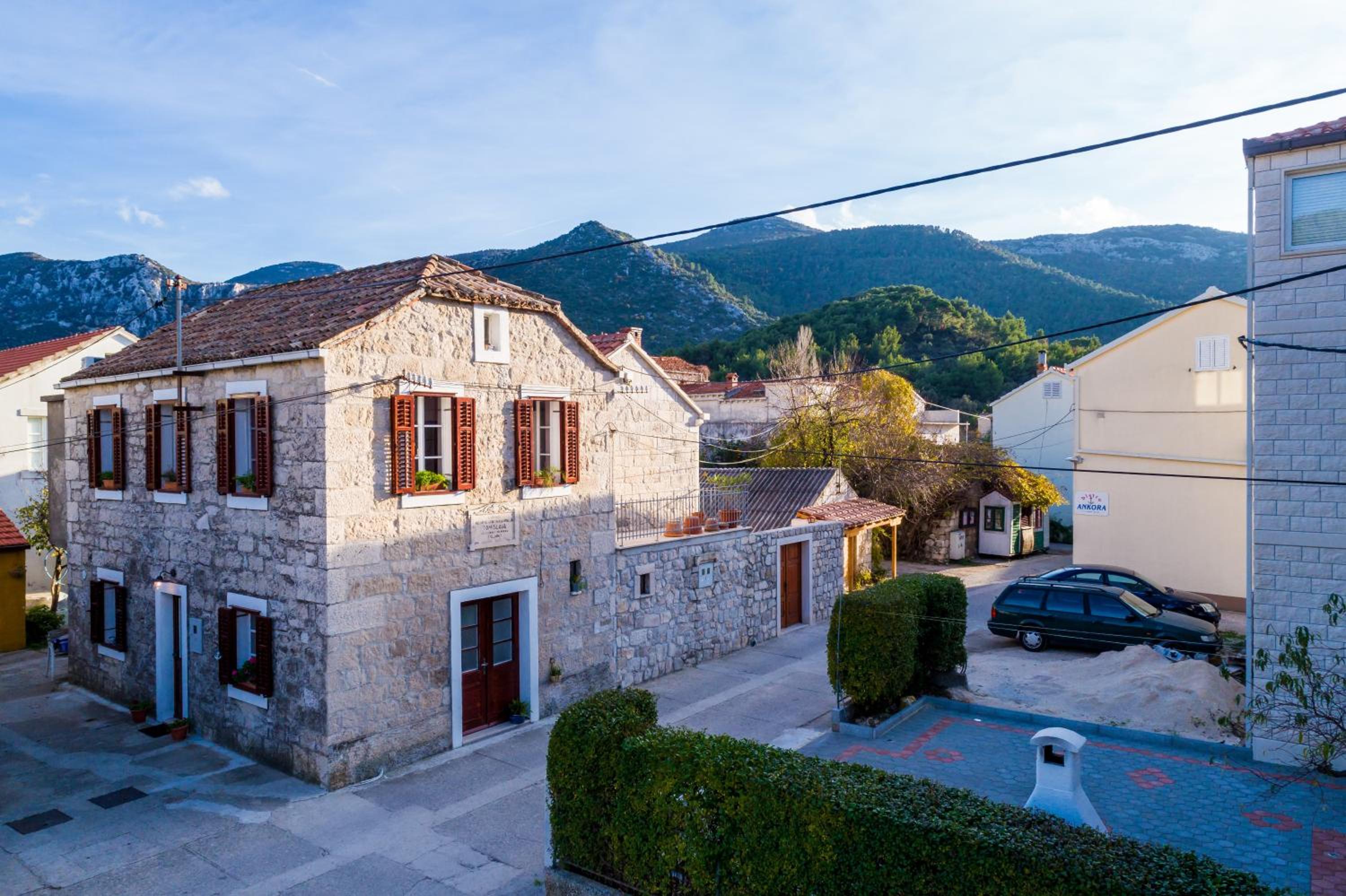 Three-Bedroom Villa with Terrace and Sea View photo 3