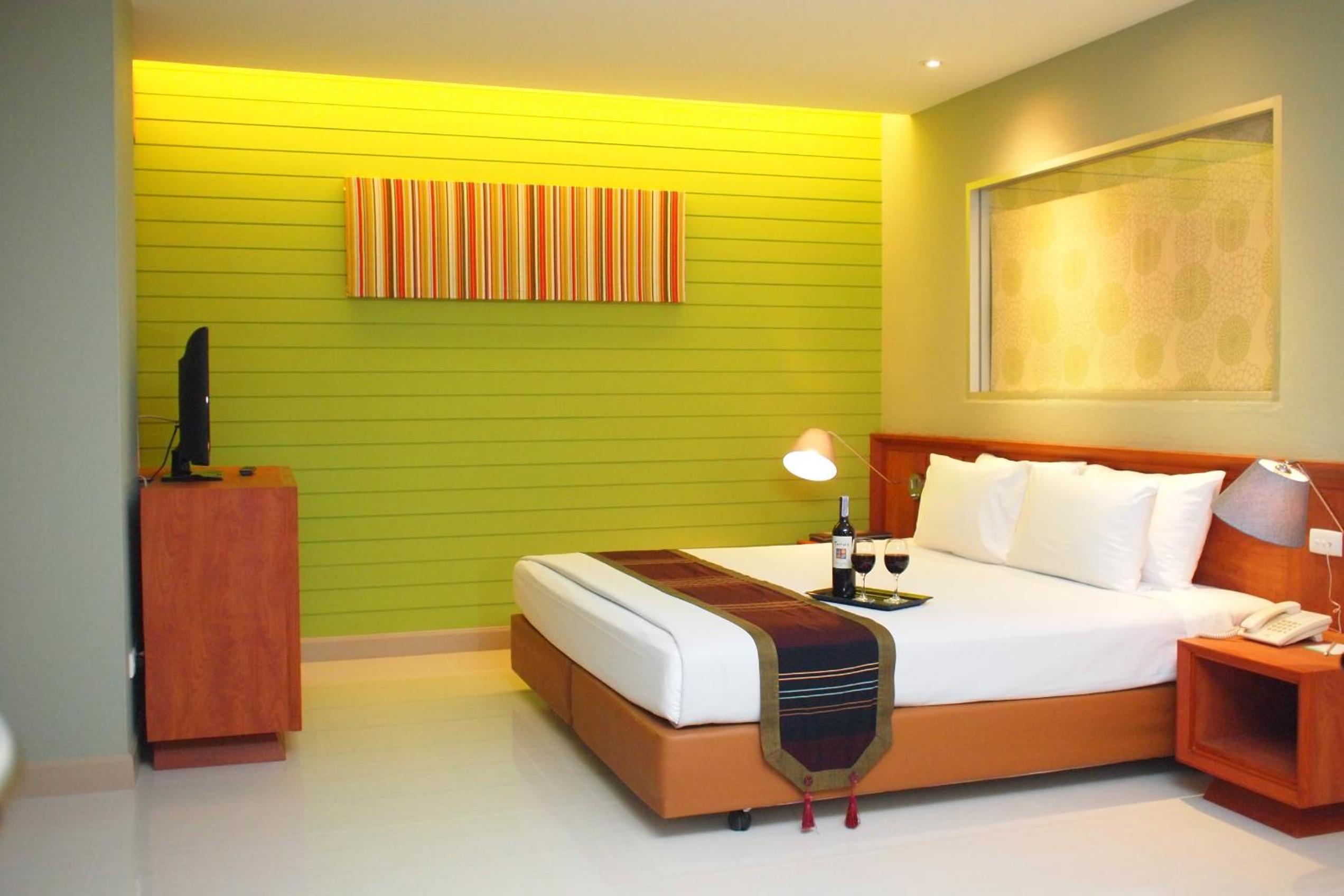 One-Bedroom Suite - Photo 9