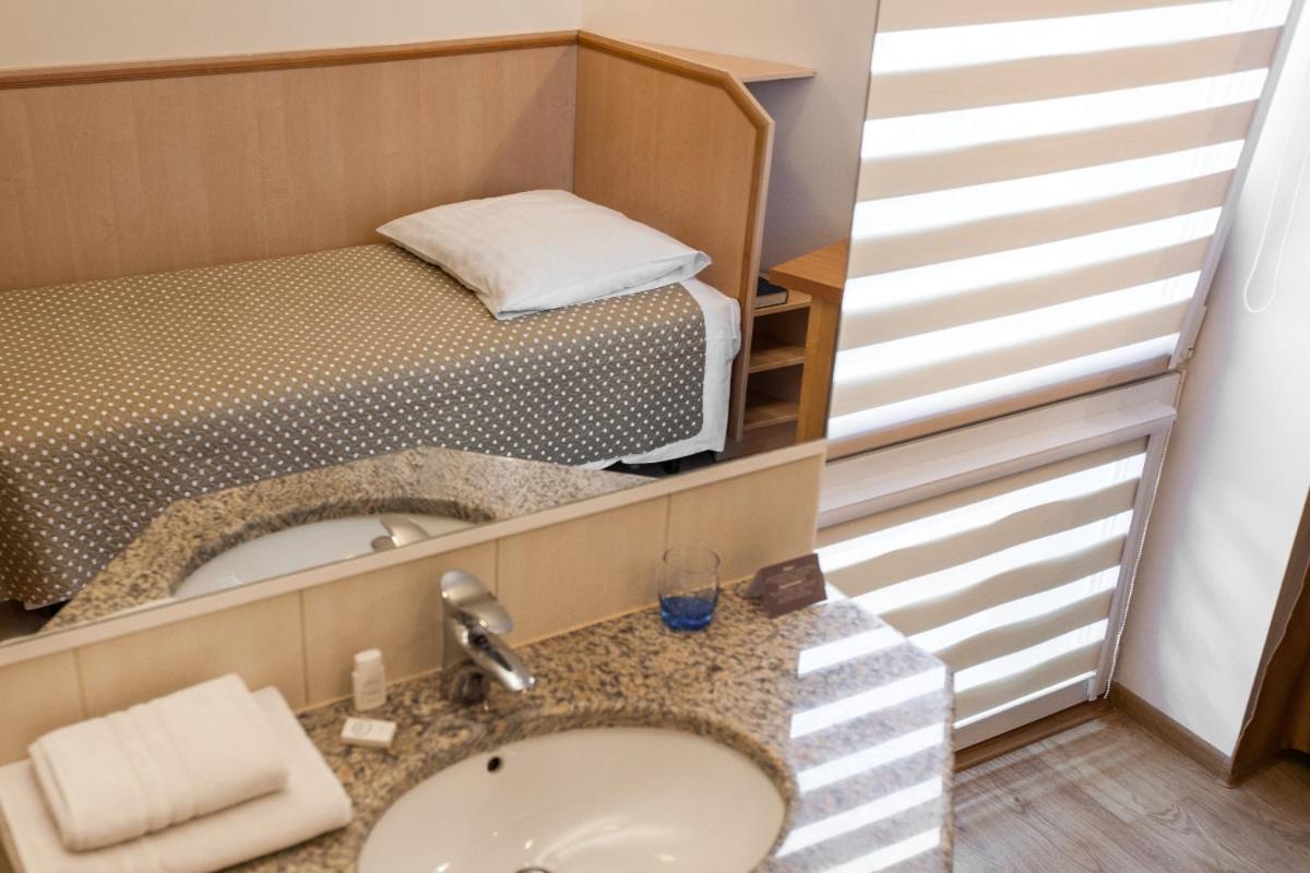 Single Room with Private External Bathroom photo 2