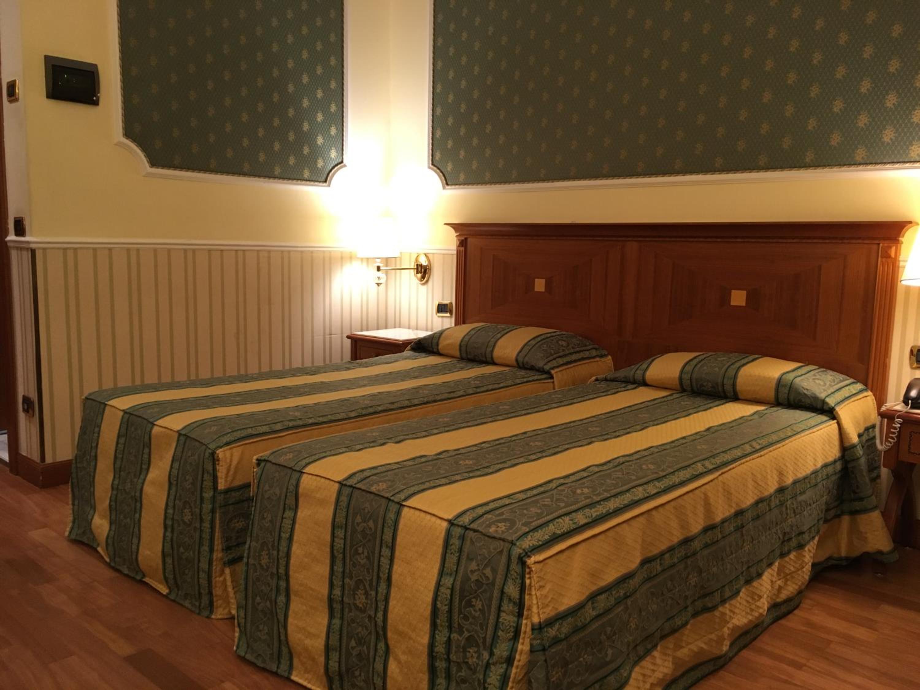 Standard Double or Twin Room thumbnail 6