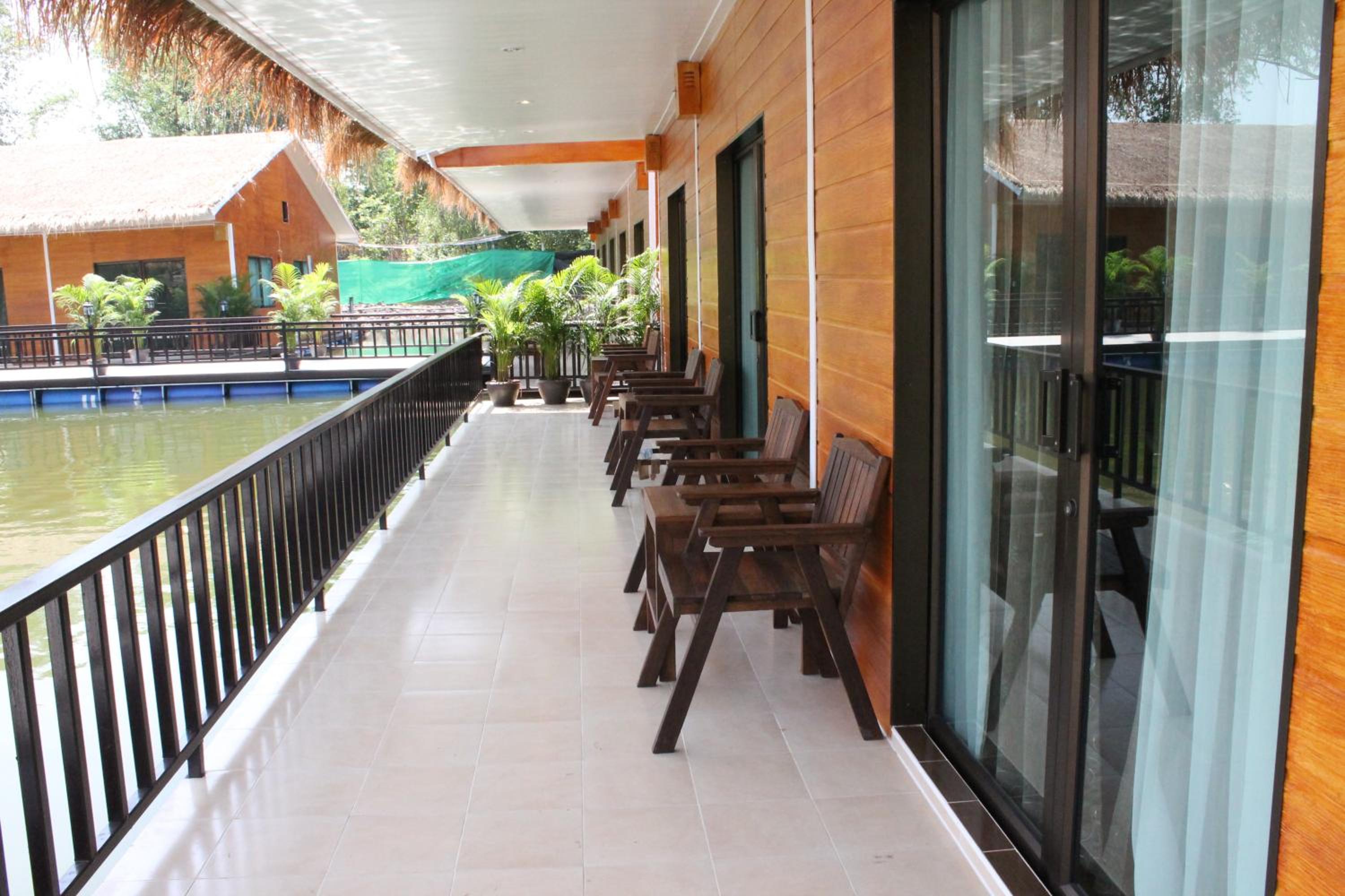 Deluxe Twin Room with River View photo 3