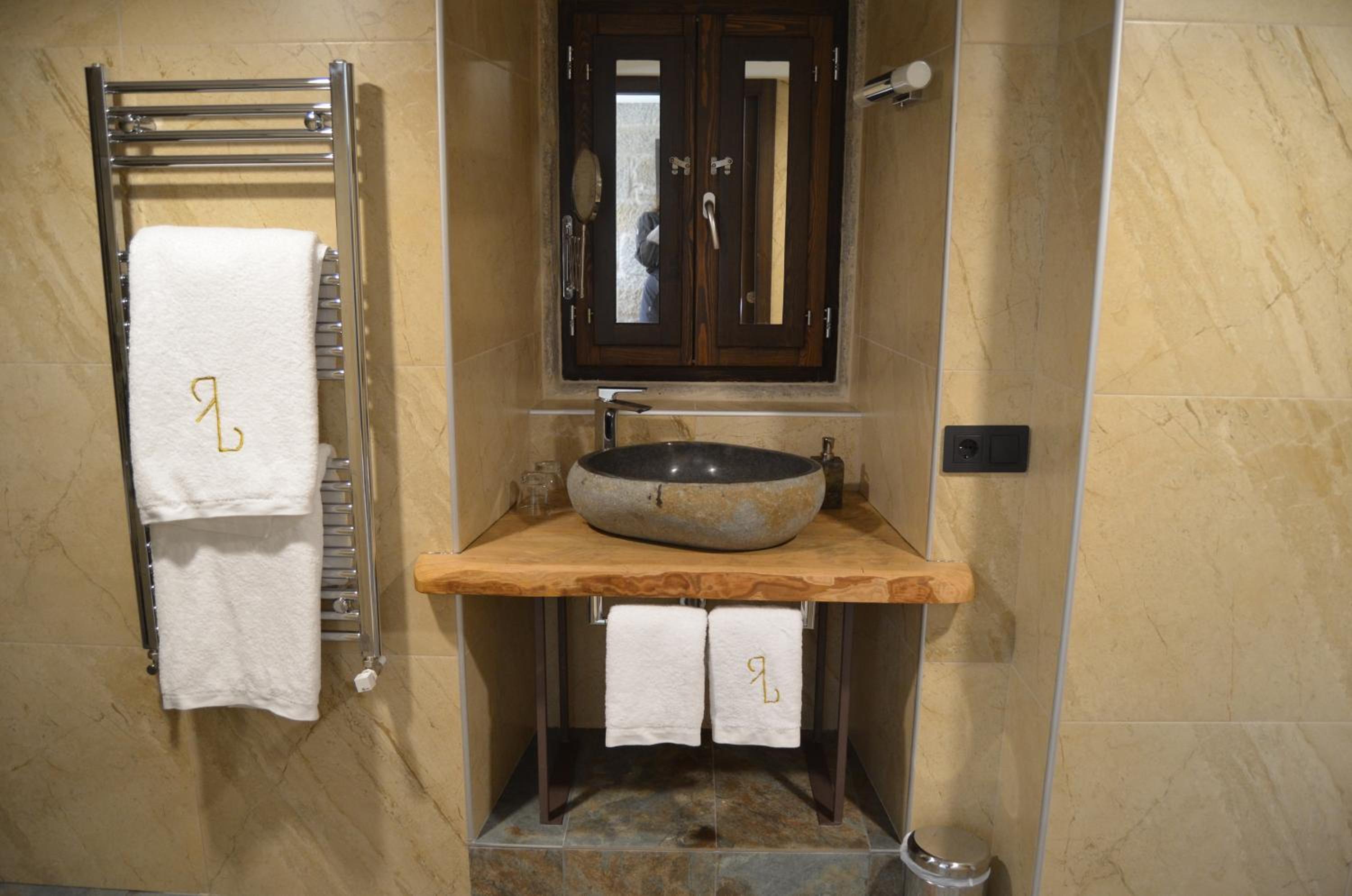 Superior Double Room with Hot Tub - Photo 6