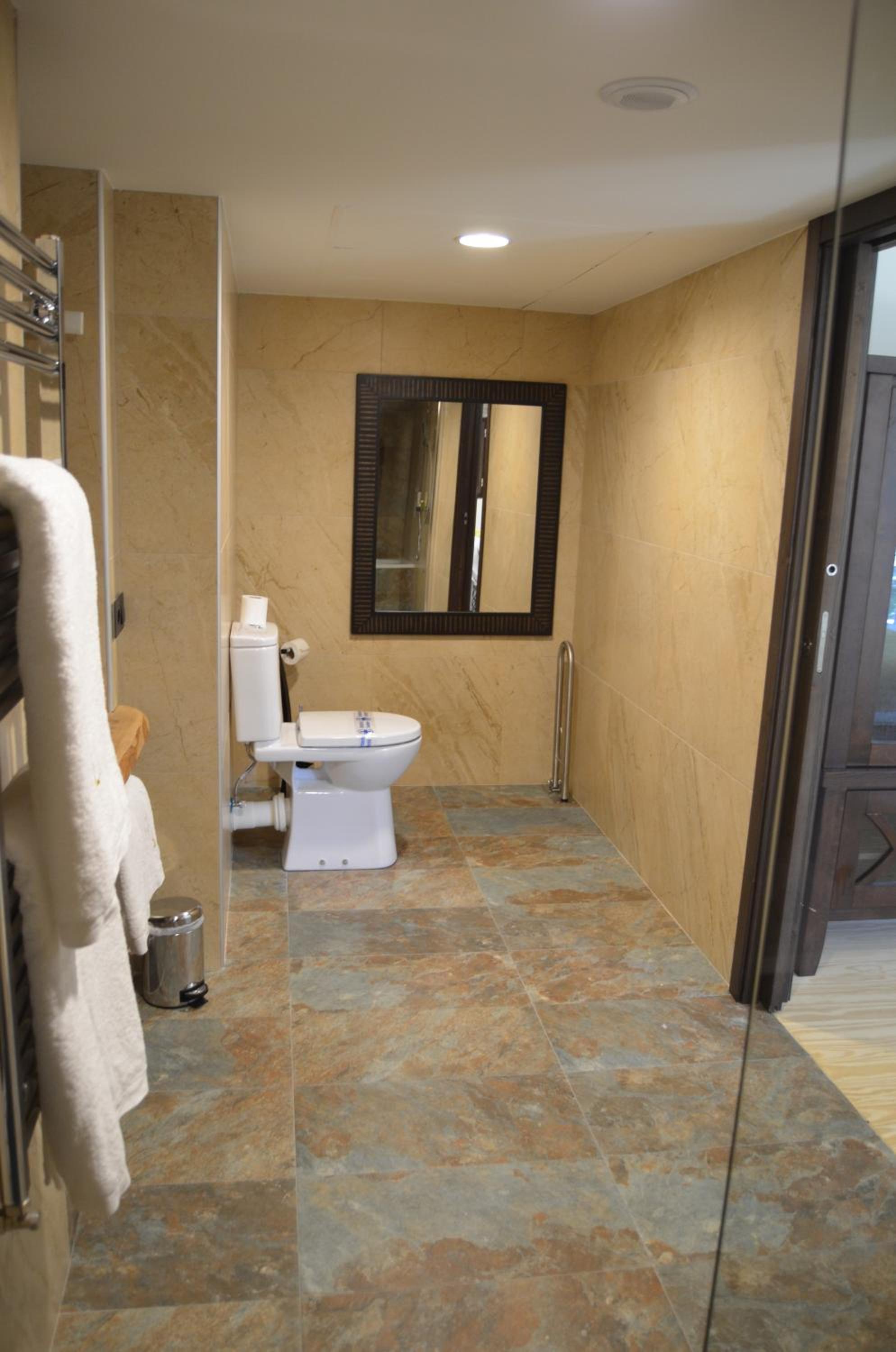 Superior Double Room with Hot Tub - Photo 5