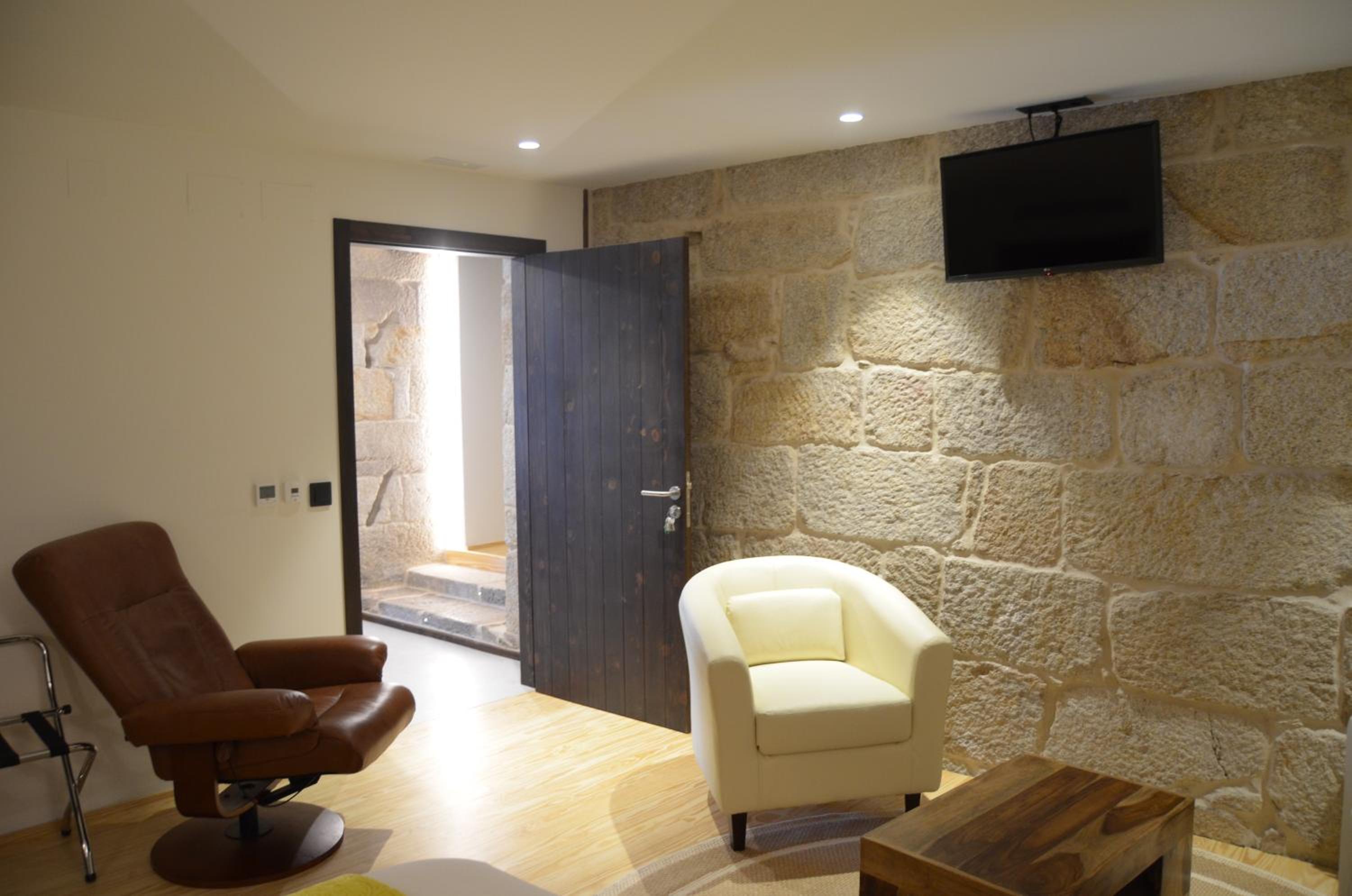 Superior Double Room with Hot Tub - Photo 3