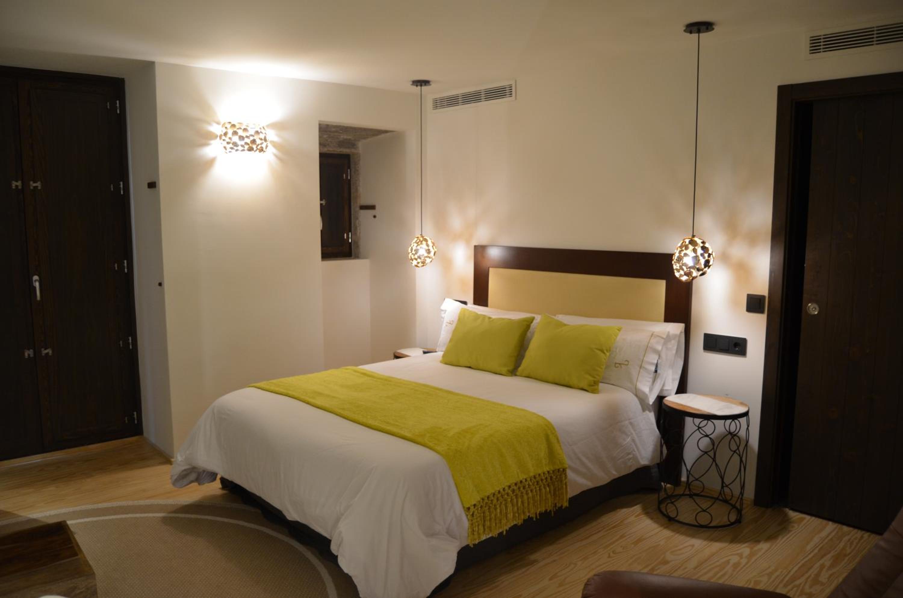 Superior Double Room with Hot Tub - Photo 4