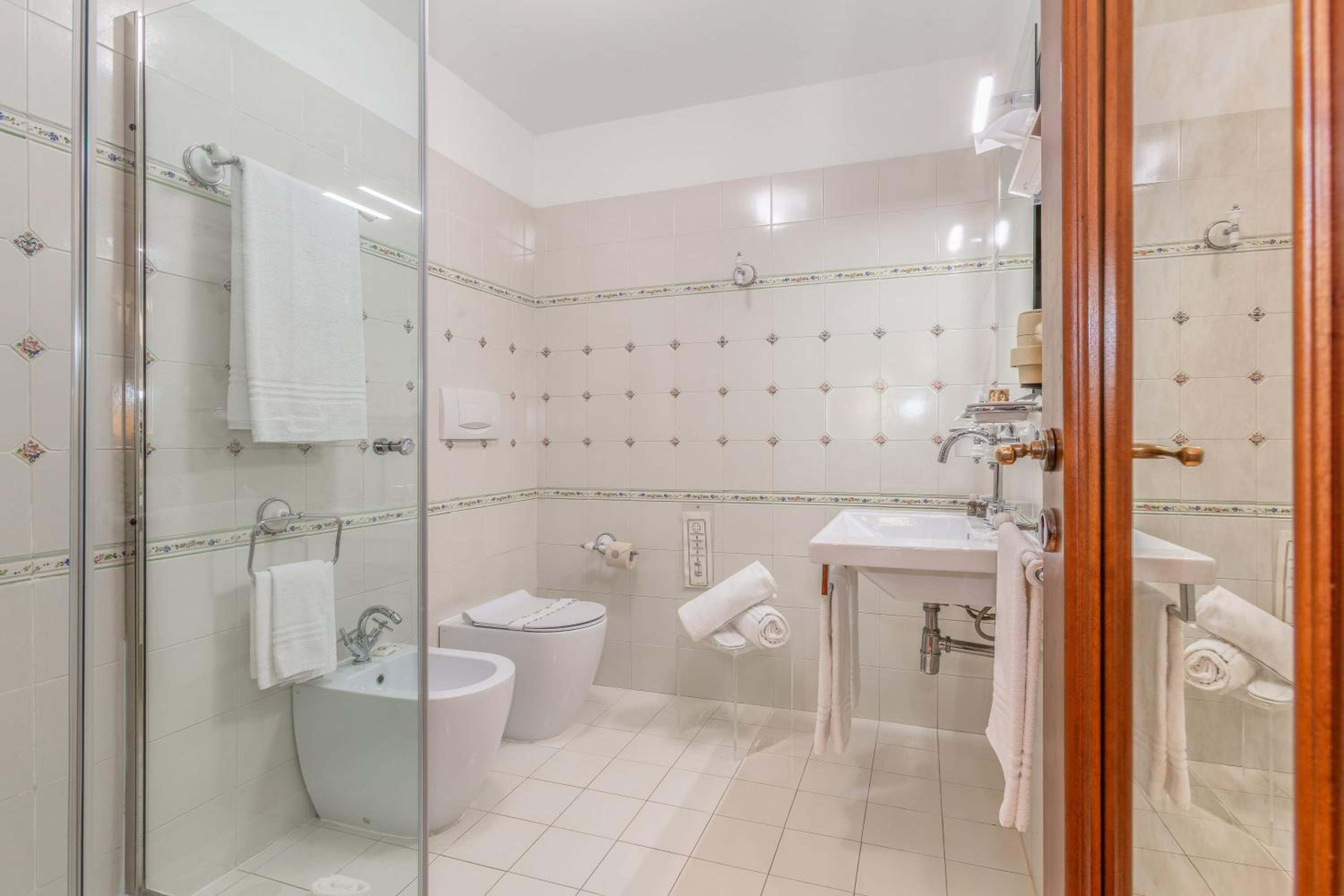 Deluxe Double Room photo 3