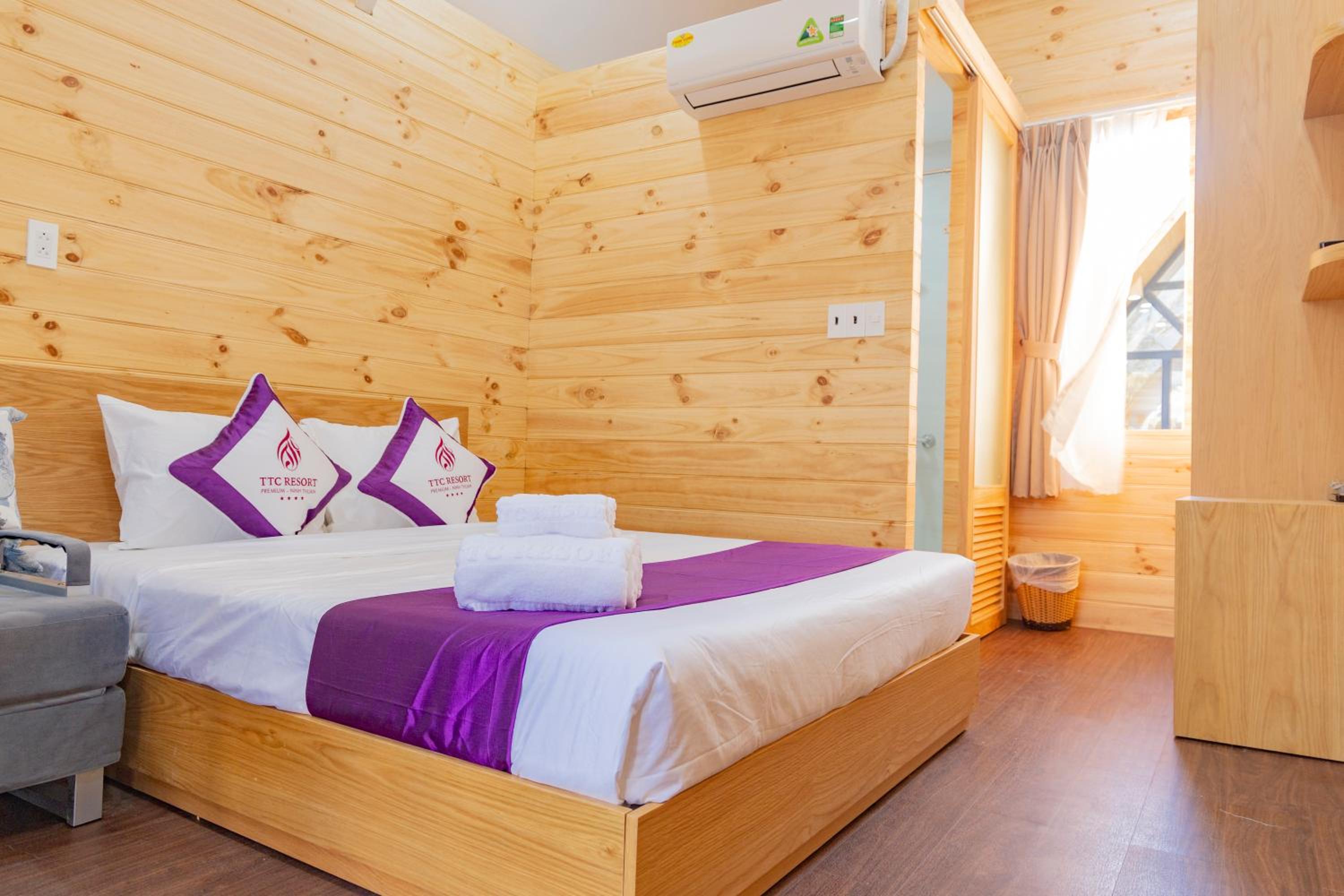 Wooden Bungalow with Garden View - Photo 6