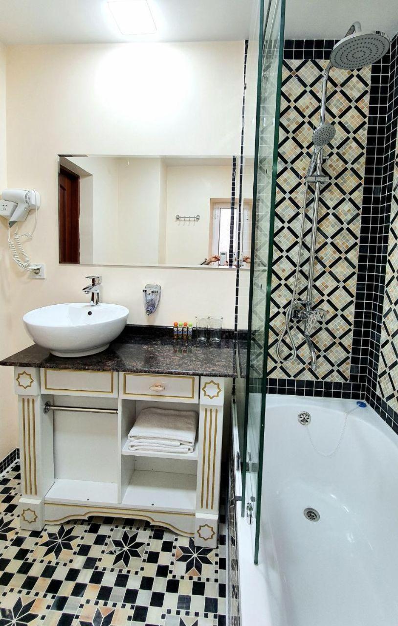 Family Room with Private Bathroom photo 1