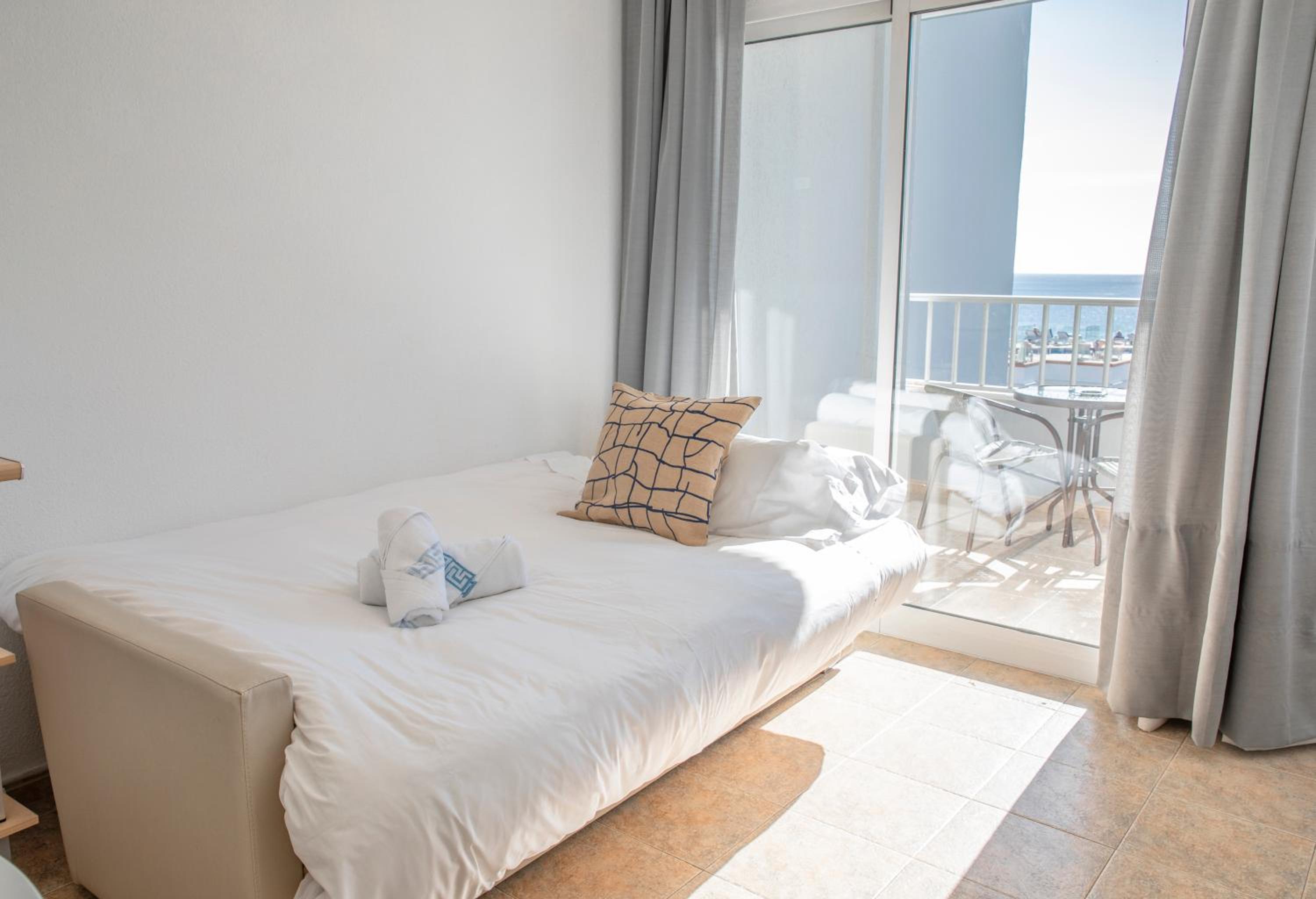 Studio with Balcony and Sea View - Photo 10