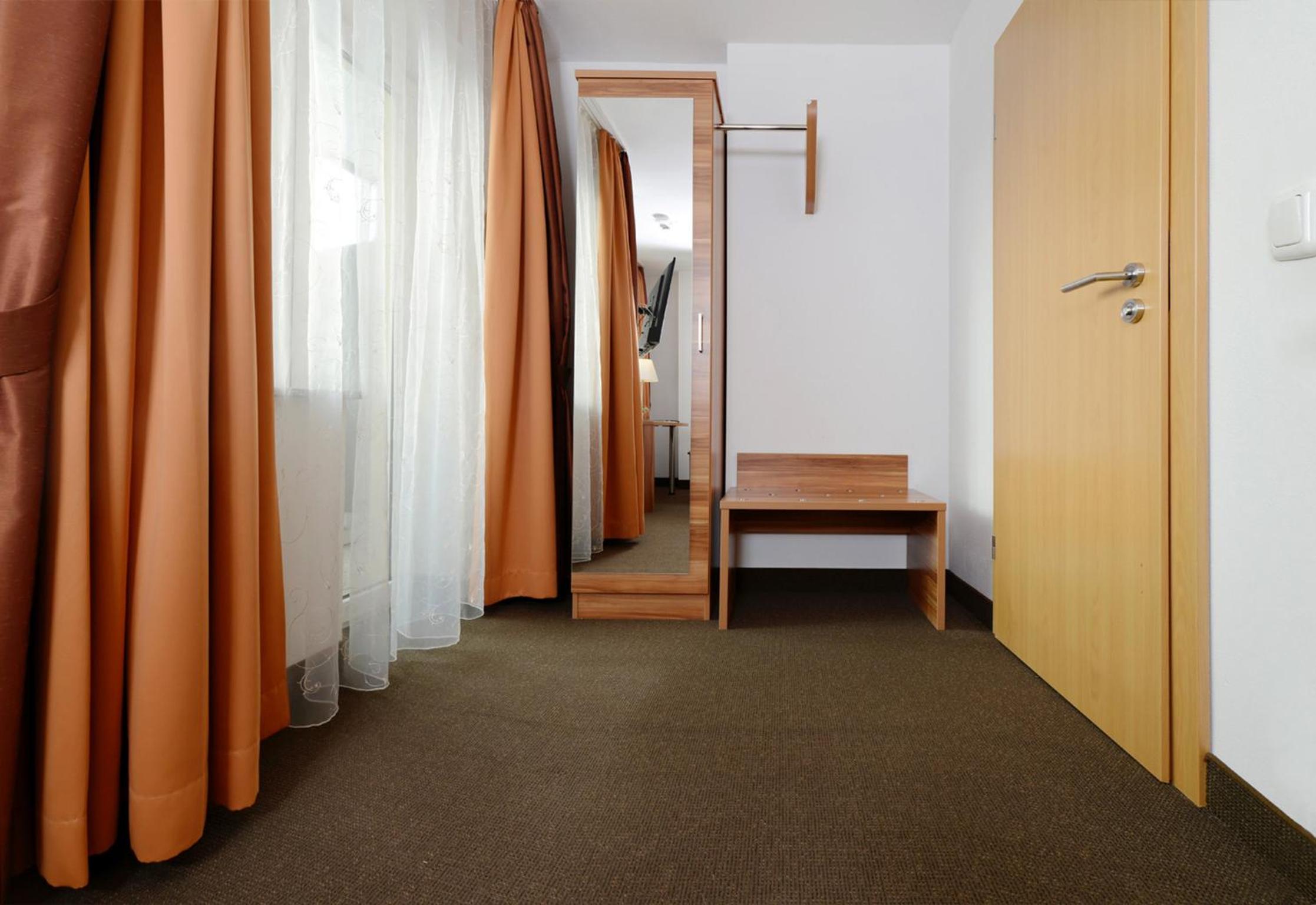 Single Room with Balcony photo 3
