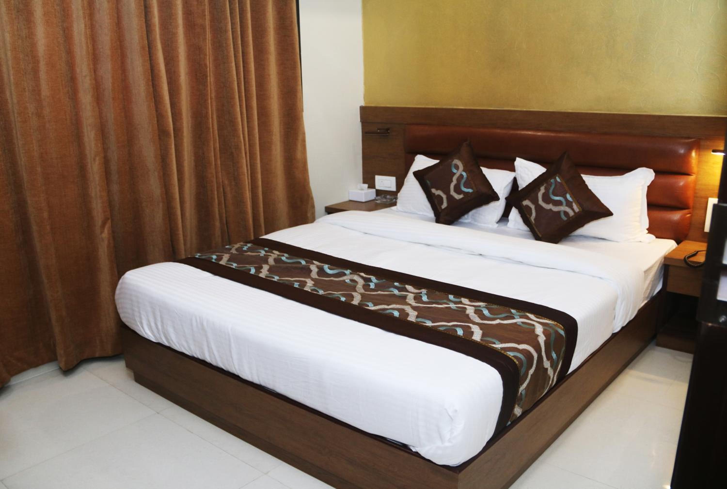 Deluxe Room - Photo 23