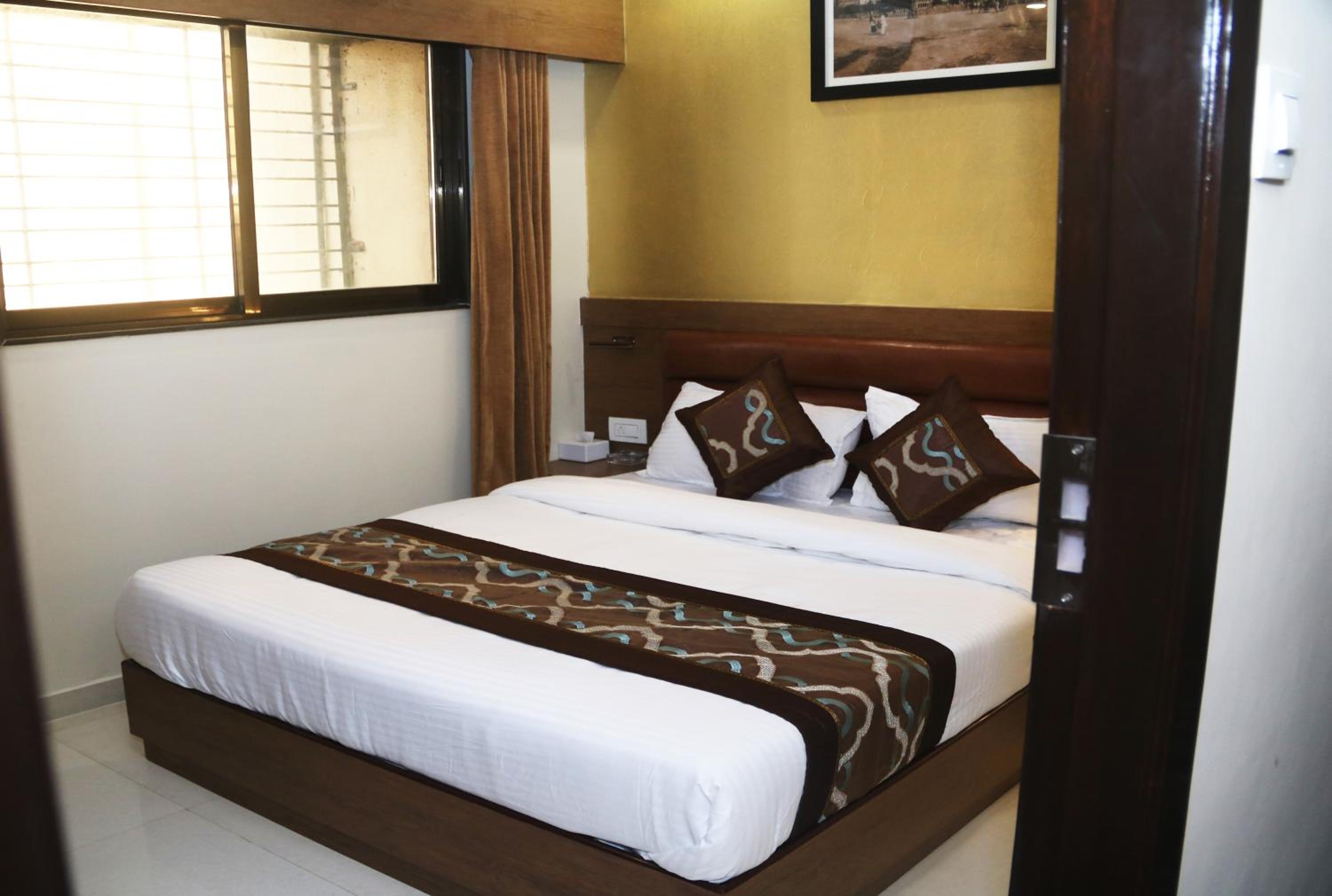 Deluxe Room - Photo 4