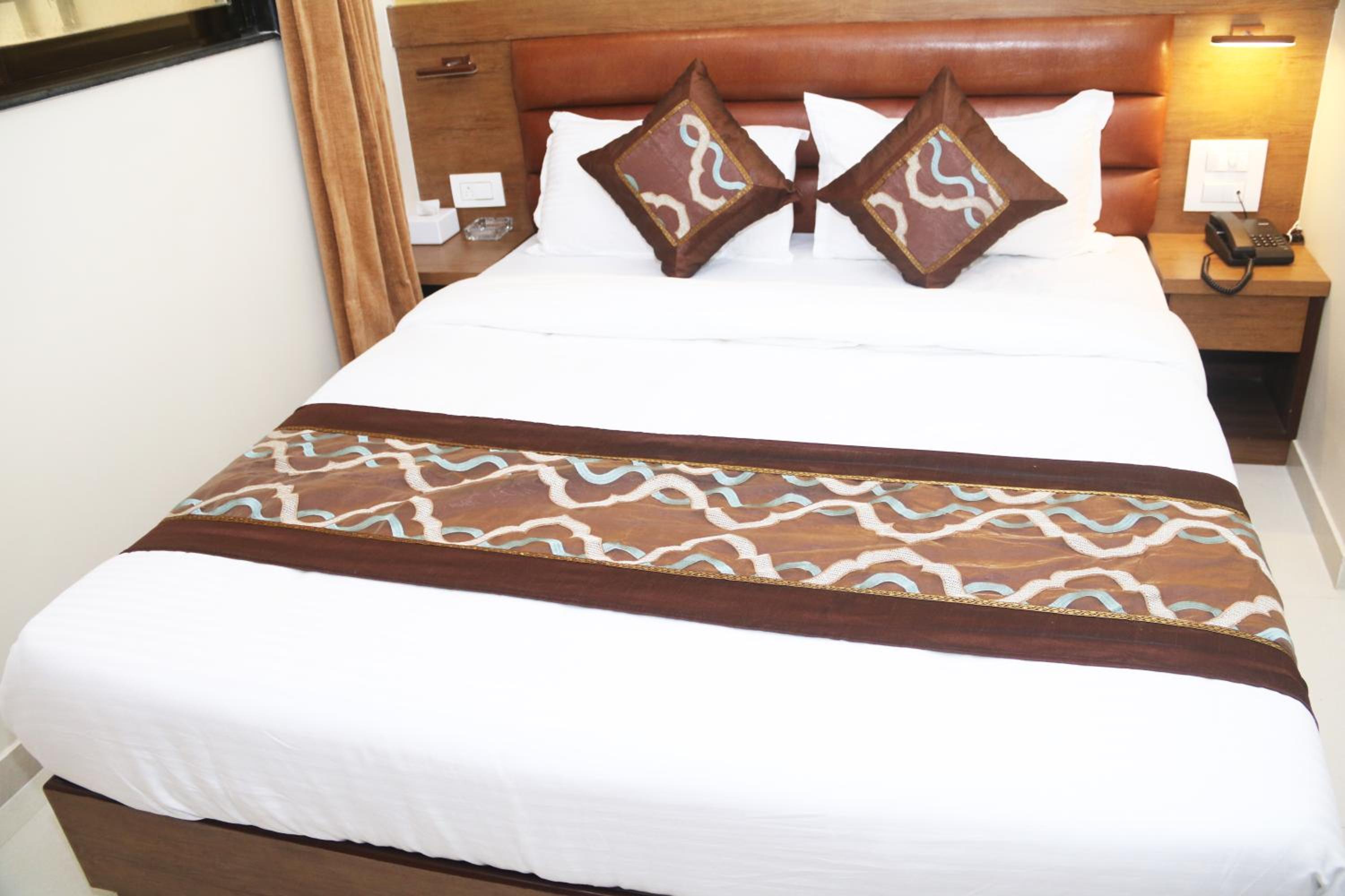 Deluxe Room - Photo 21