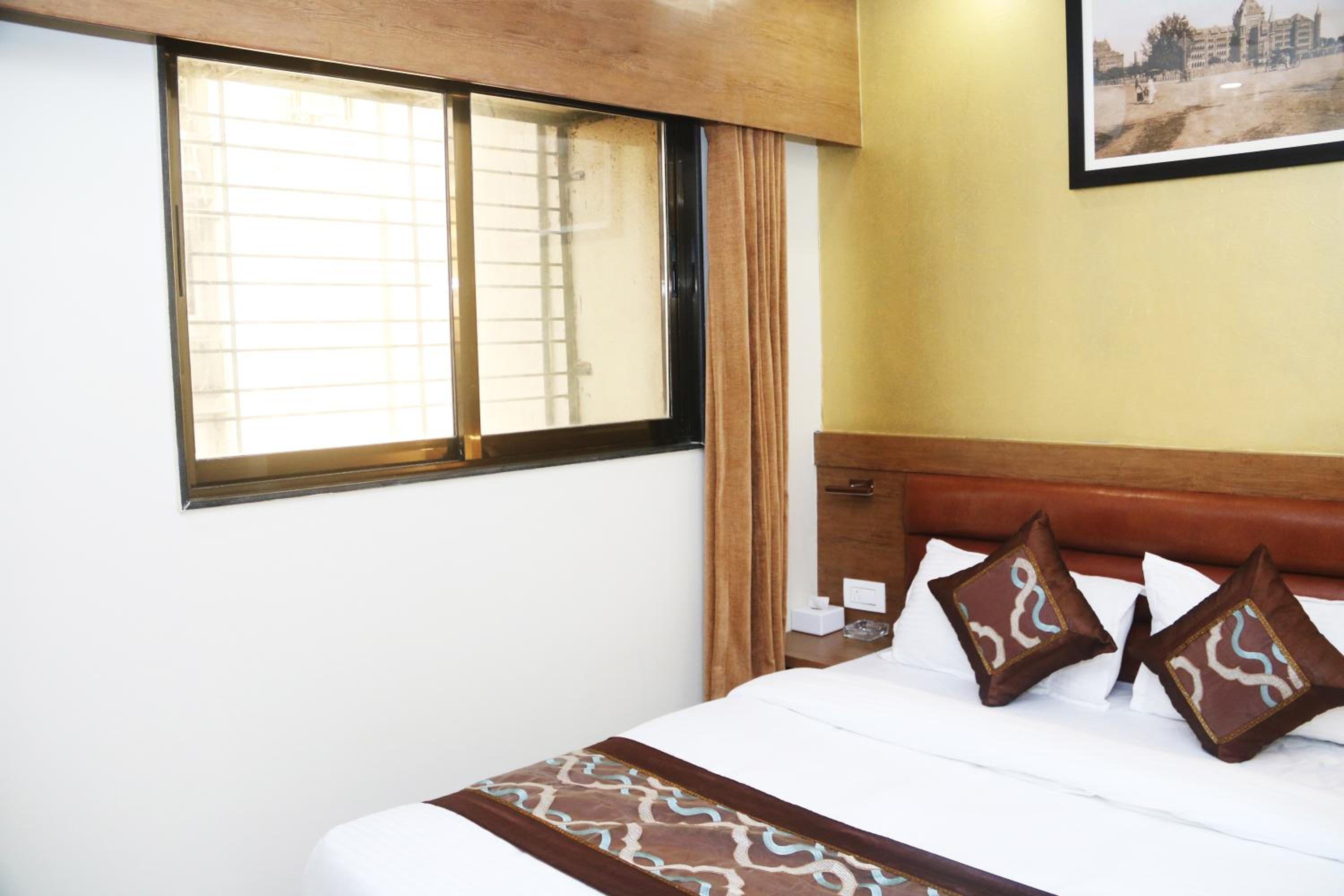 Deluxe Room - Photo 3