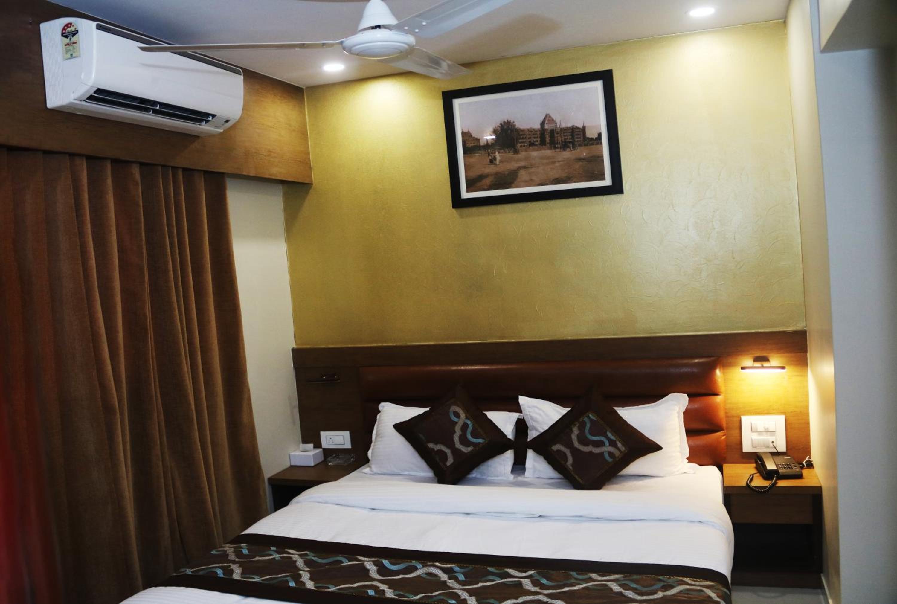Deluxe Room - Photo 2